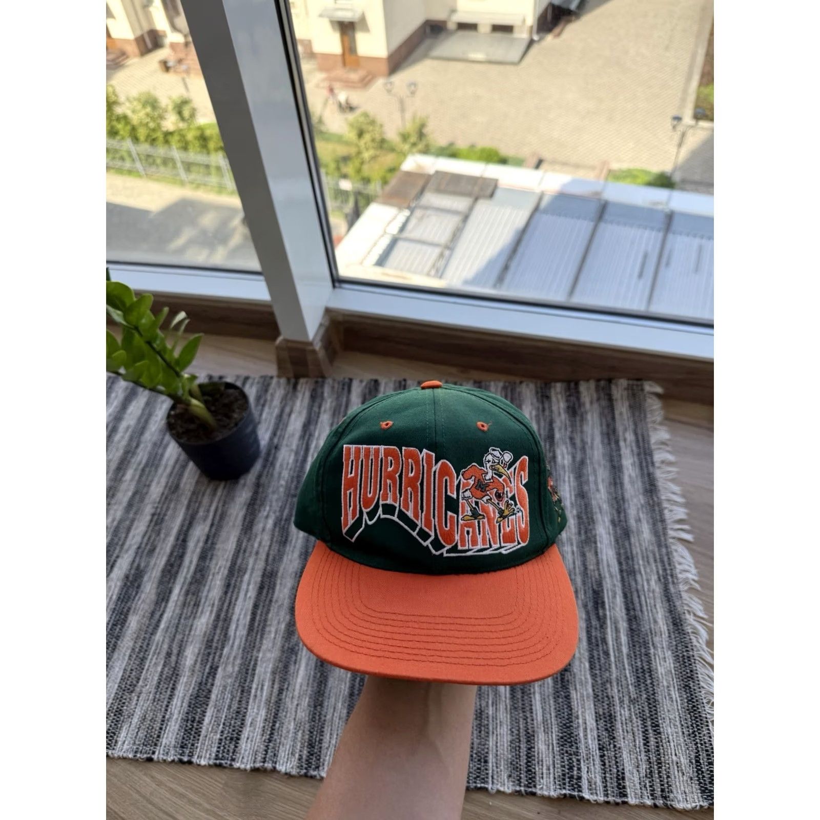NFL VINTAGE NFL Miami Hurricanes Baseball Cap Hat One Size Green Men Cap Miami Hurricans 90s College United States Cap Size ONE SIZE - 2 Thumbnail