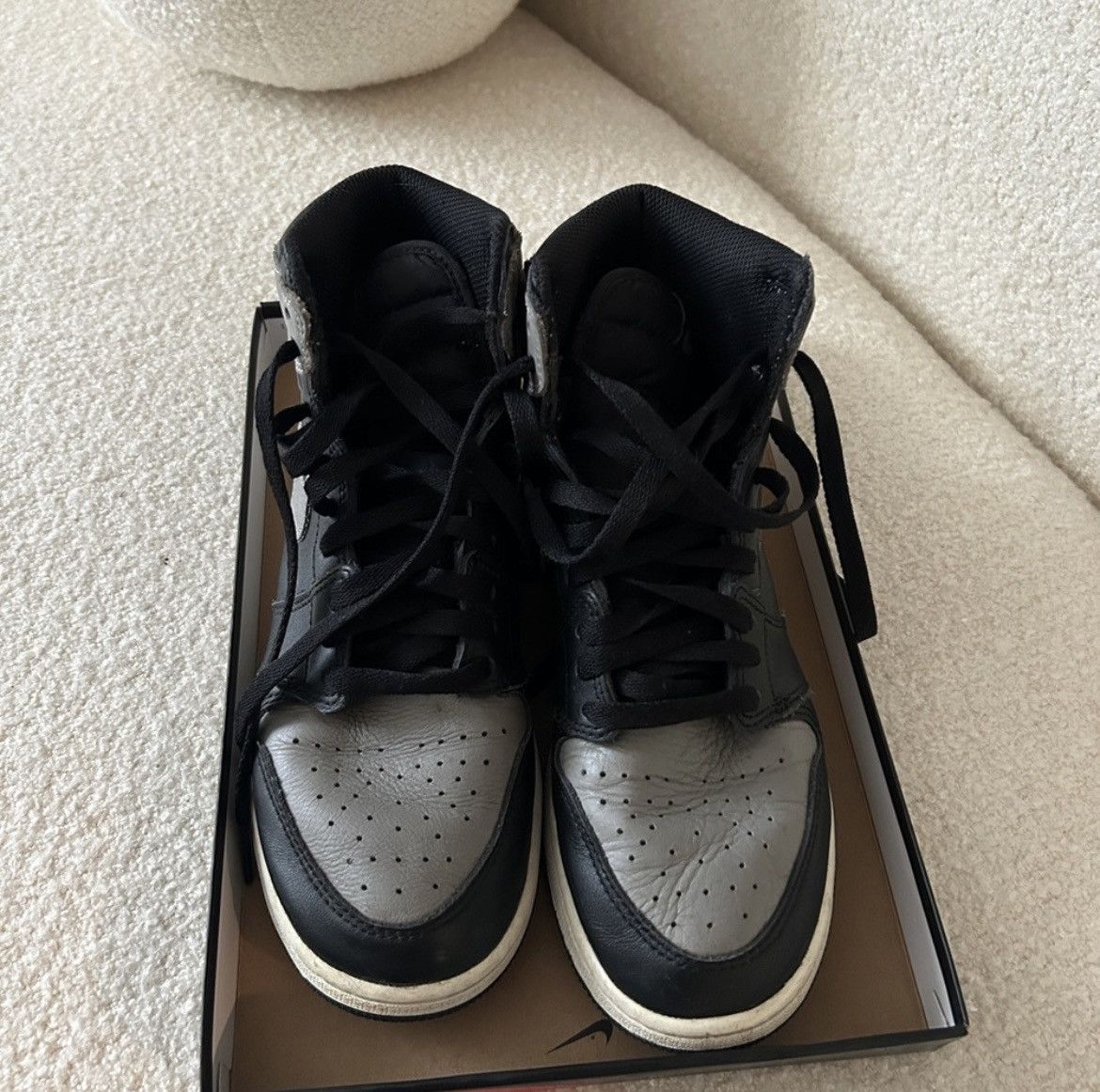 Nike Jordan 6.5Y/M Shadow 1s Size US 6.5 / EU 39-40 - 2 Thumbnail