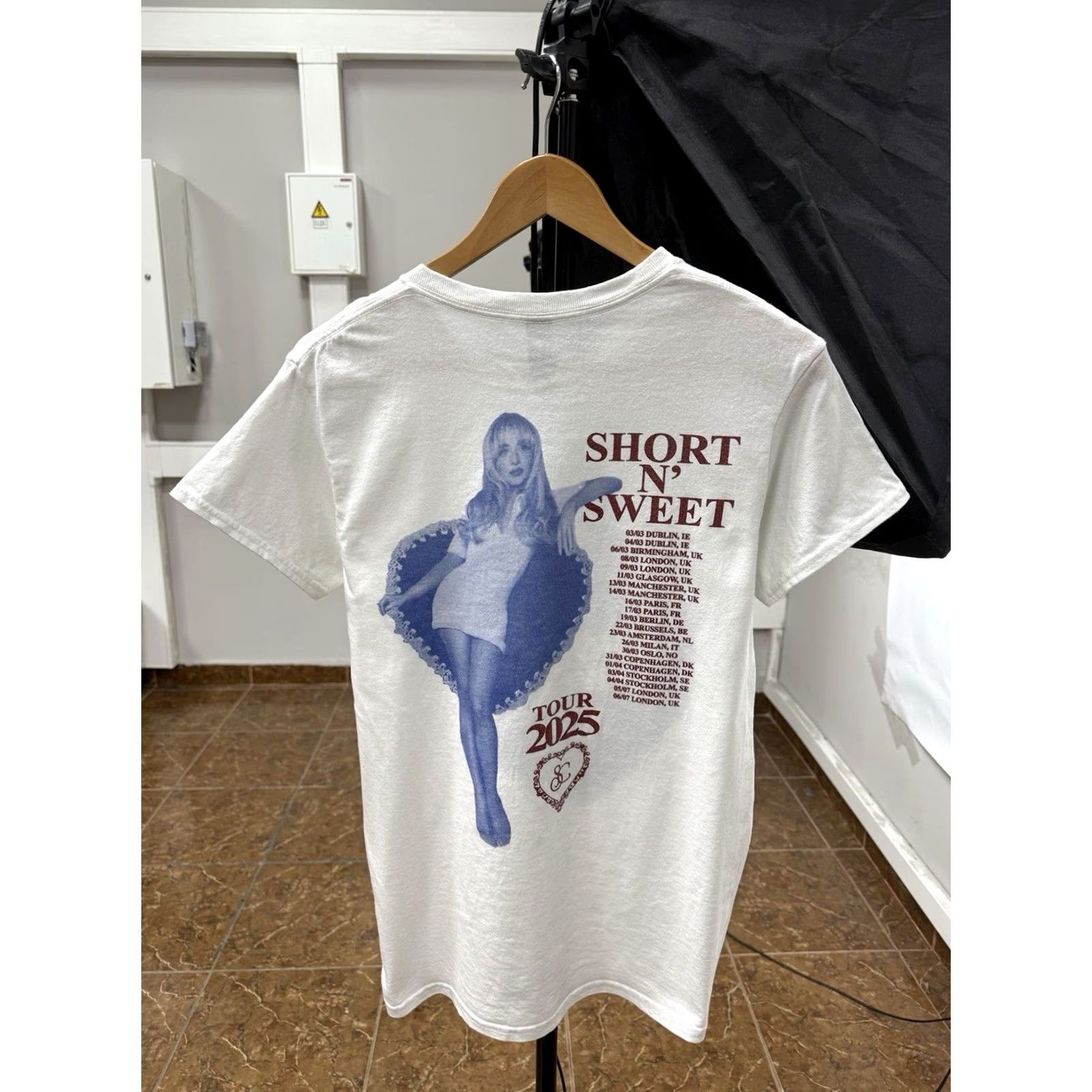 Gildan VINTAGE Sabrina Carpenter Short n’ Sweet Sexy Tour T-Shirt S White Mens T-Shirt 2025 Size US S / EU 44-46 / 1 - 2 Thumbnail