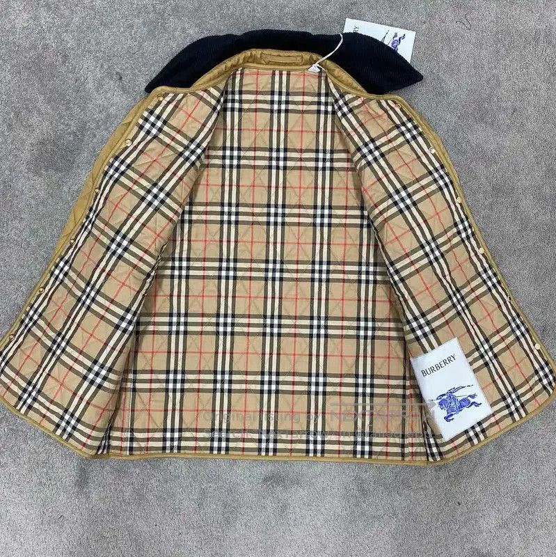 Burberry Burberry Winter Gold Quilted Cotton Jacket. Size S / US 4 / IT 40 - 3 Thumbnail