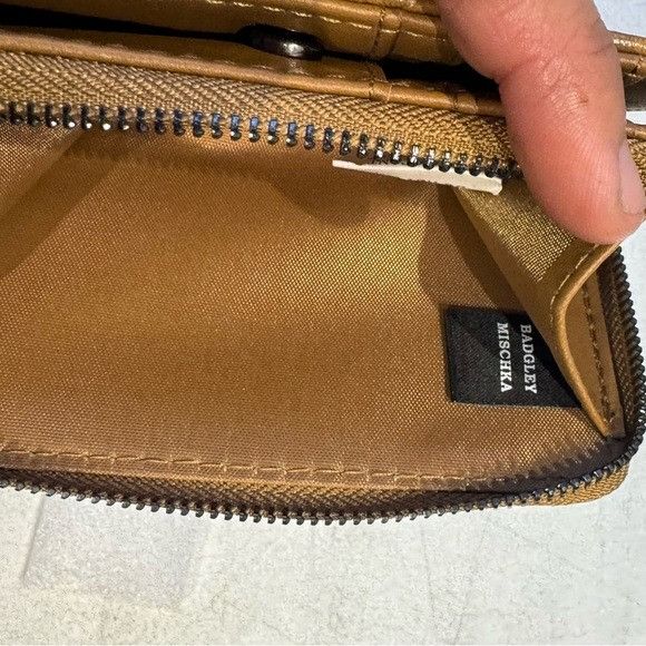 Badgley Mischka NWT Badgley Mischka Tan Croc-Embossed Wallet Size ONE SIZE - 6 Thumbnail