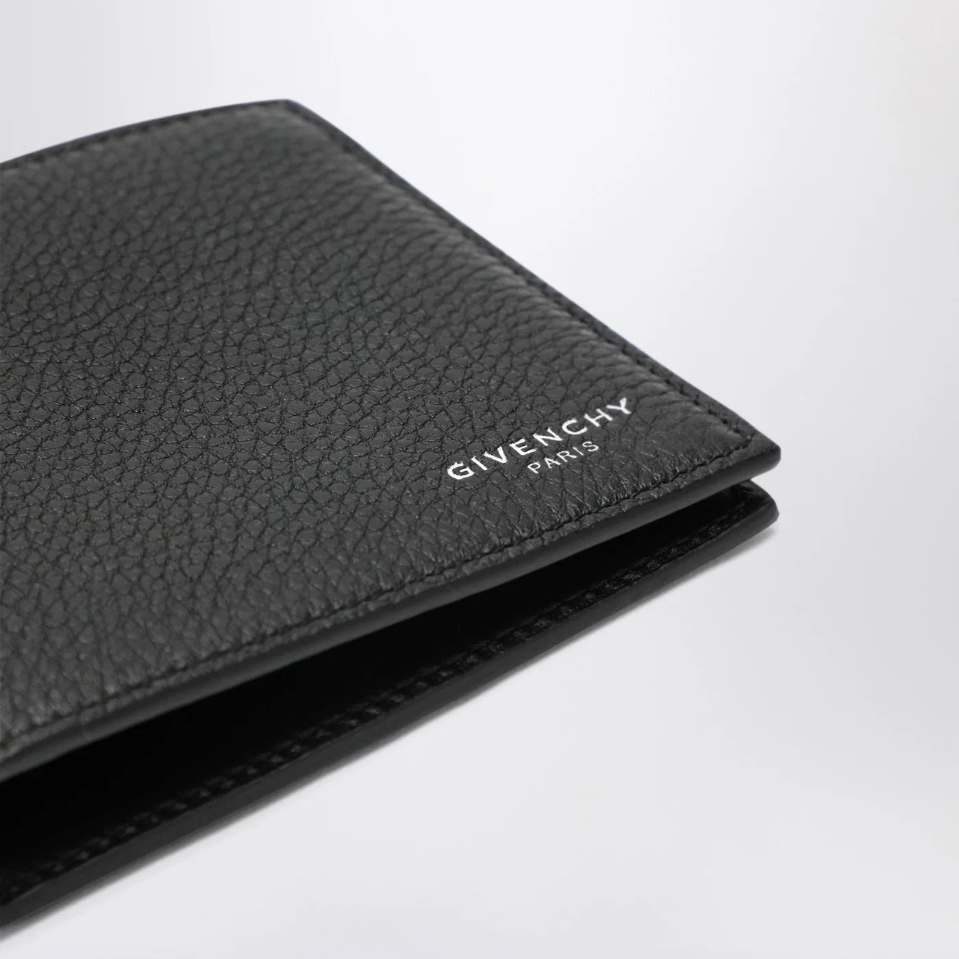 Givenchy o1d2blof0426 Size: OS / Leather Bi-Fold Wallet in Black Size ONE SIZE - 4 Thumbnail
