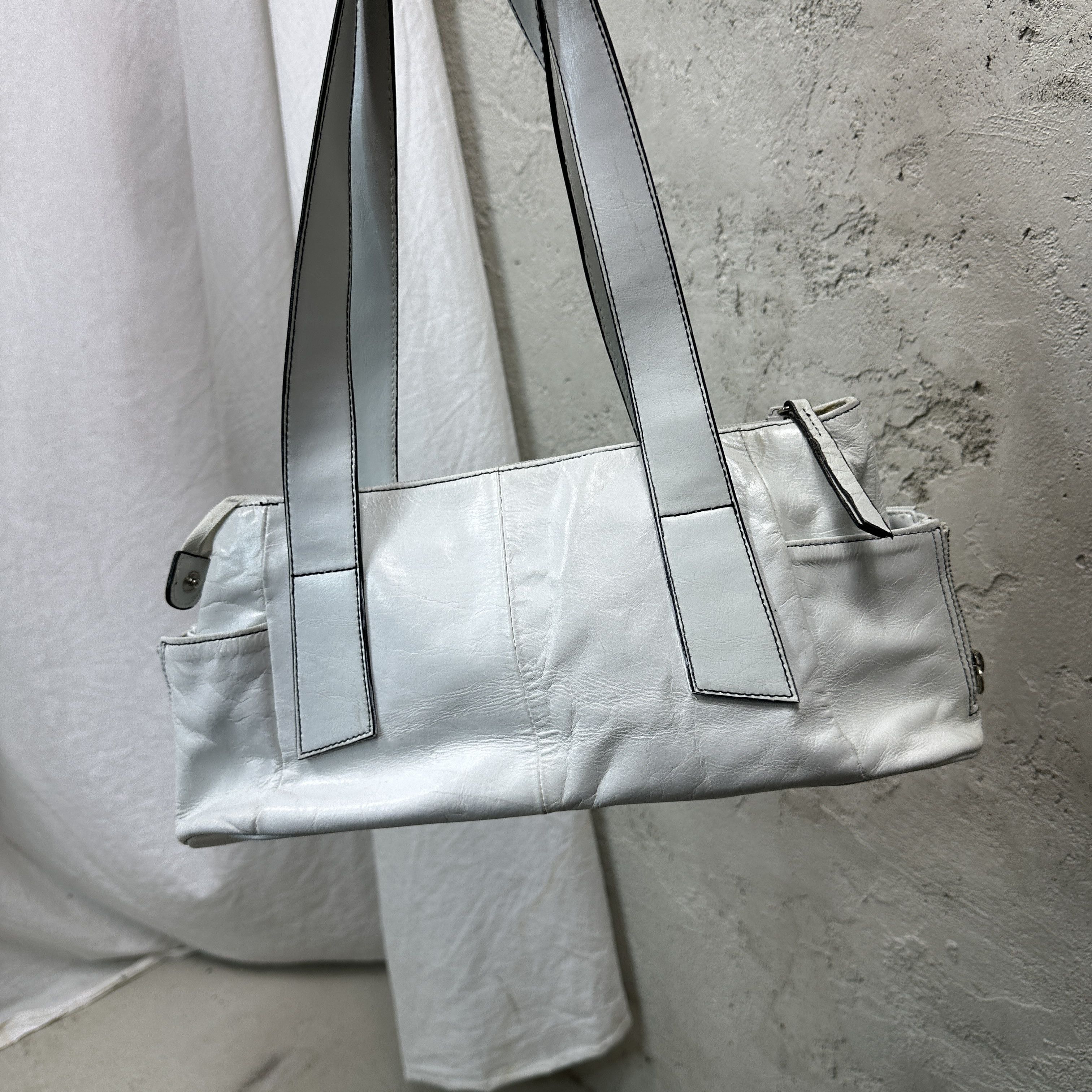 Vintage Vintage Leather White Buckled Baguette Bag Y2K Size ONE SIZE - 7 Thumbnail