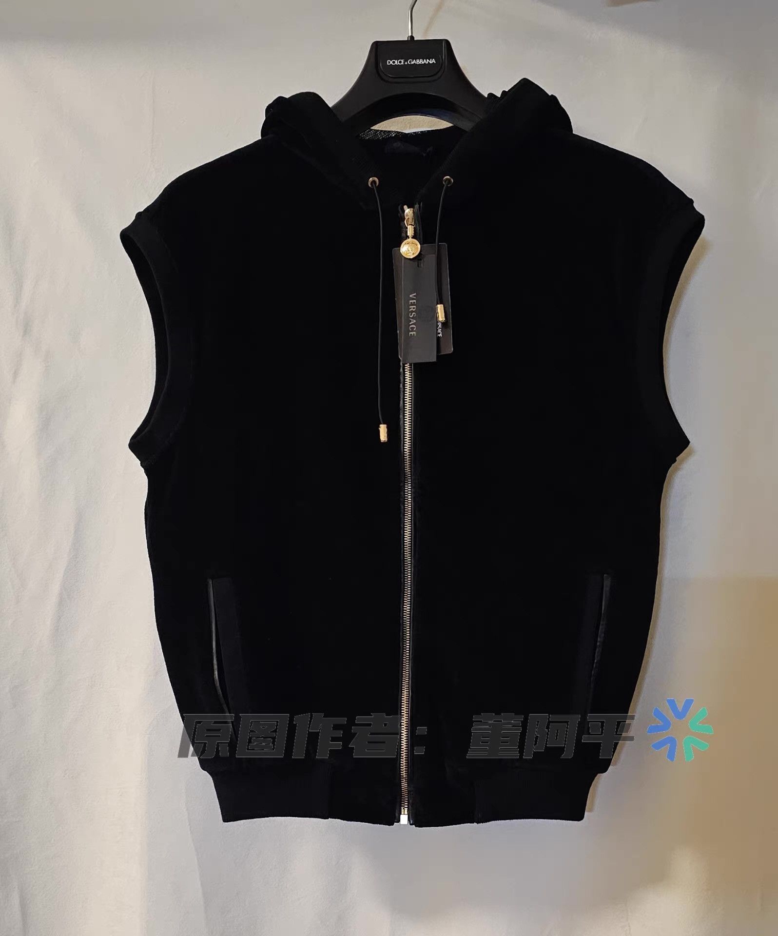 Versace Brand new Versace Medusa velvet hooded vest Size US S / EU 44-46 / 1 - 1 Thumbnail
