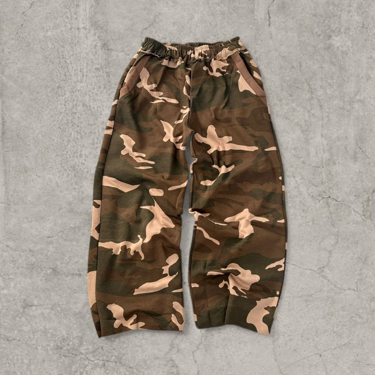 Japanese Brand Incredible baggy wide leg Korean joggers in camo. Size S/M Size US 32 / EU 48 - 1 Thumbnail