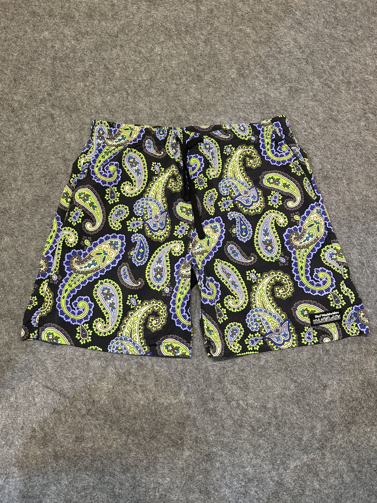 Huf HUF Paisley Easy shorts featuring a green and blue. Size US 34 / EU 50 - 1 Thumbnail