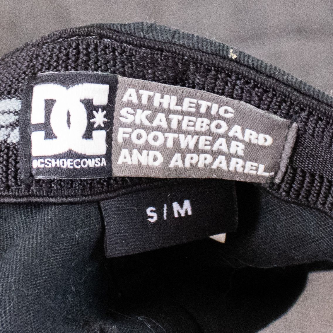 DC × Vintage Vintage VTG Y2K DC Shoes Fitted Faded Black Hat Size ONE SIZE - 6 Thumbnail