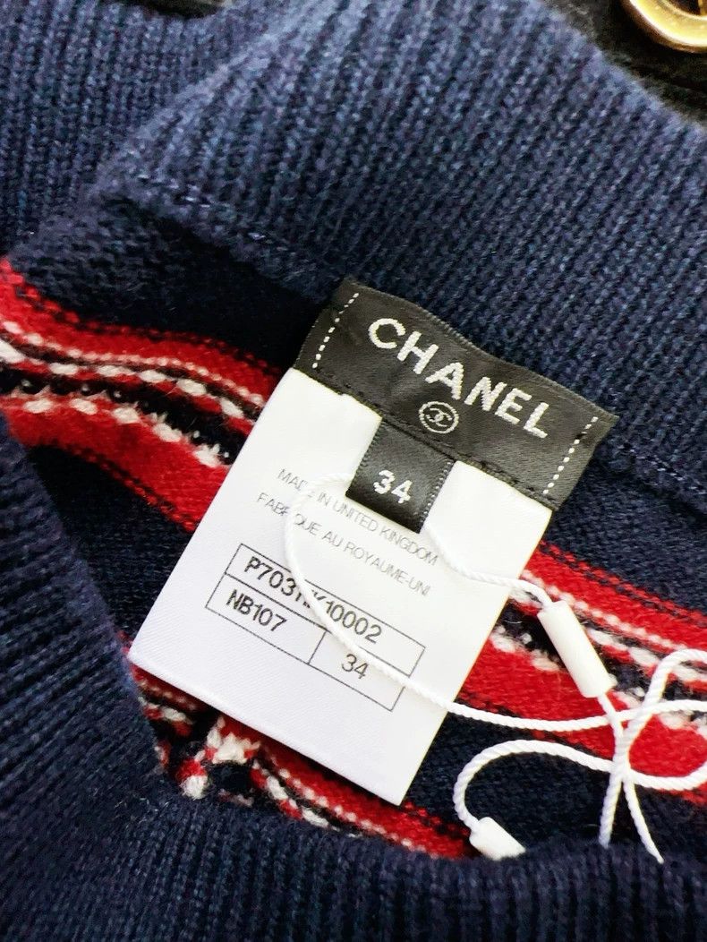 Chanel Chanel 21C red and black knitted striped shorts Size 42" / US 20 - 4 Thumbnail