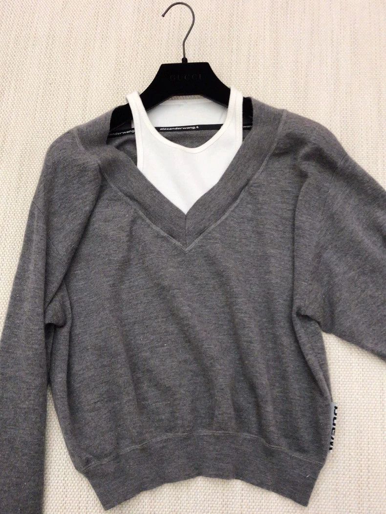Alexander Wang Alexander Wang Gray V-Neck Sweater Size XS / US 0-2 / IT 36-38 - 1 Thumbnail