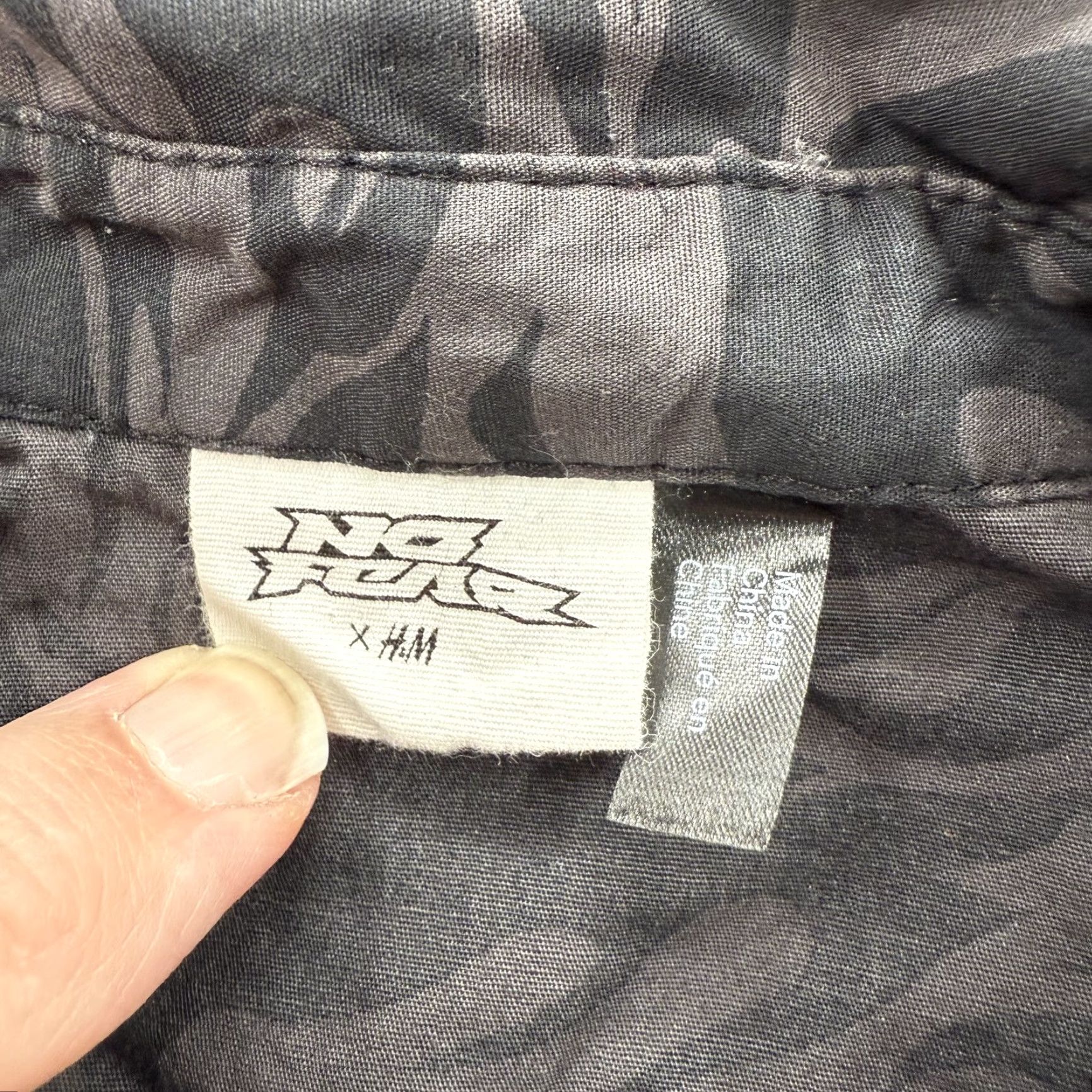 H&M No Fear x H&M Shirt Mens Medium Gray Short Sleeve Button Up Streetwear Graphic Print Pocket Size US M / EU 48-50 / 2 - 3 Thumbnail