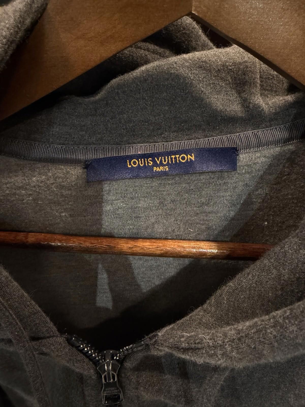 Louis Vuitton LOUIS VUITTON - MEN’S Gray "LV" HOODIE ZIP UP - Size XXL Size US XXL / EU 58 / 5 - 7 Thumbnail