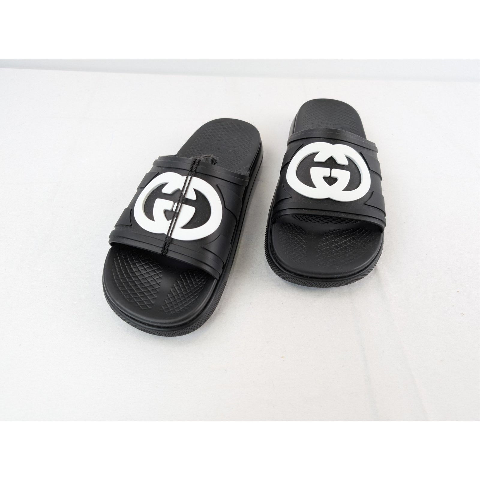Gucci o1rshd1 Pursuit Logo Embossed Rubber Slide Slippers in Black Size US 7.5 / EU 40-41 - 8 Thumbnail