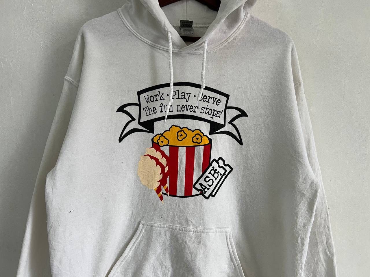 Japanese Brand Gildan White Graphic Hoodie Size US M / EU 48-50 / 2 - 4 Thumbnail