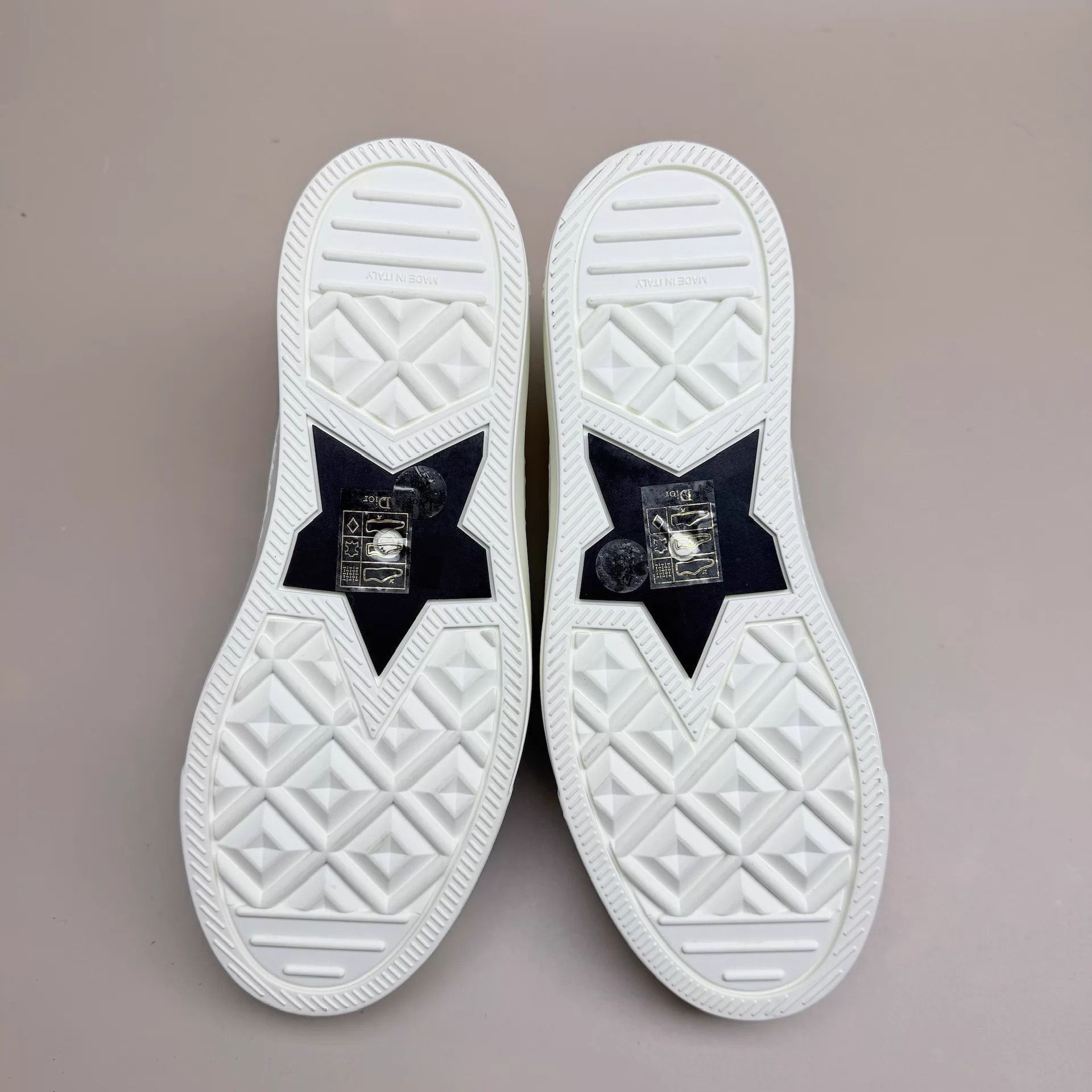 Dior Dior Floral Embroidered Sneaker EU 36.5 - Like New Size US 6 / IT 36 - 6 Thumbnail
