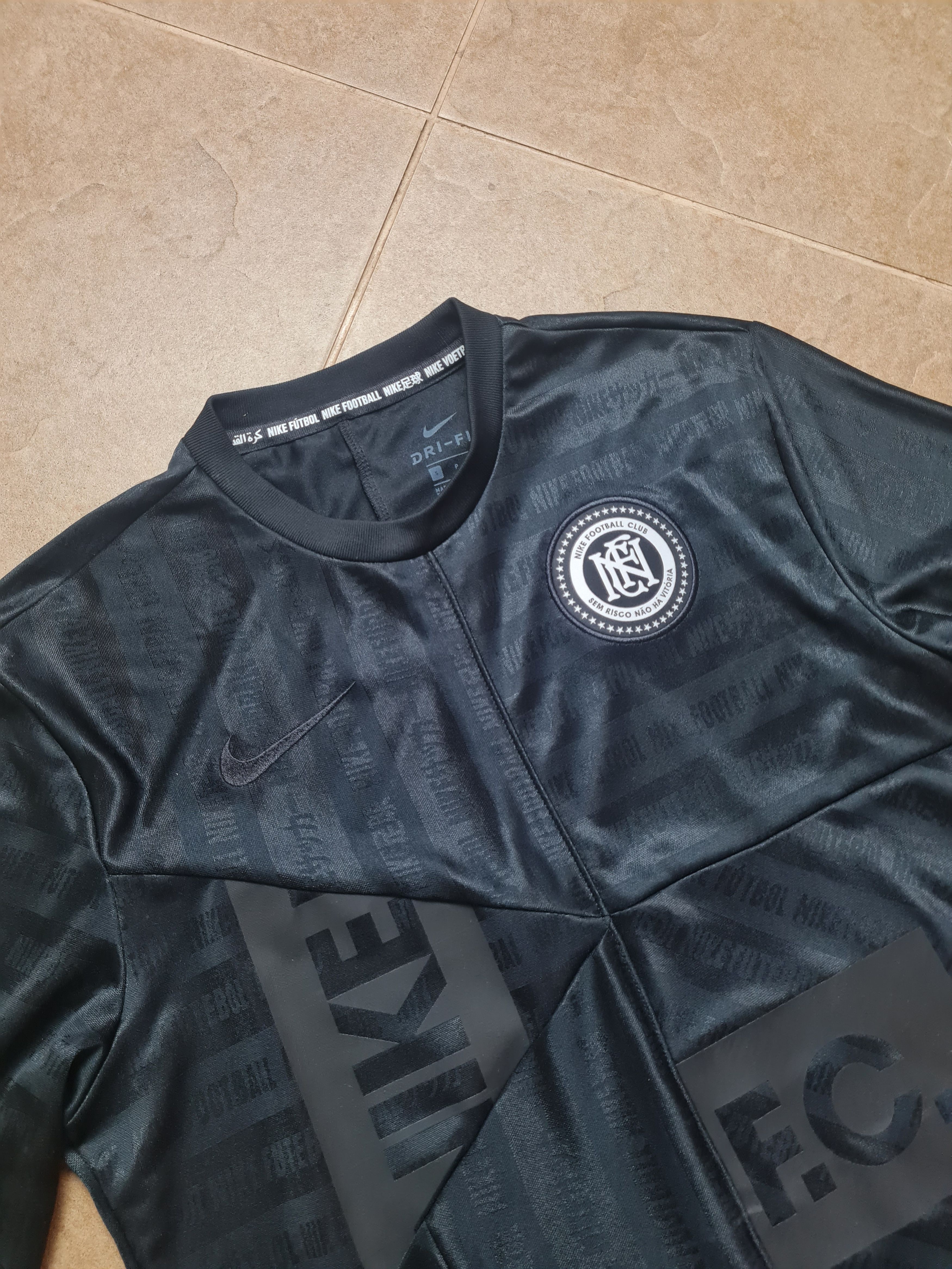 Nike T-shitrs Men’s FC Nike Football Club soccer foootball Jersey Size US S / EU 44-46 / 1 - 17 Thumbnail