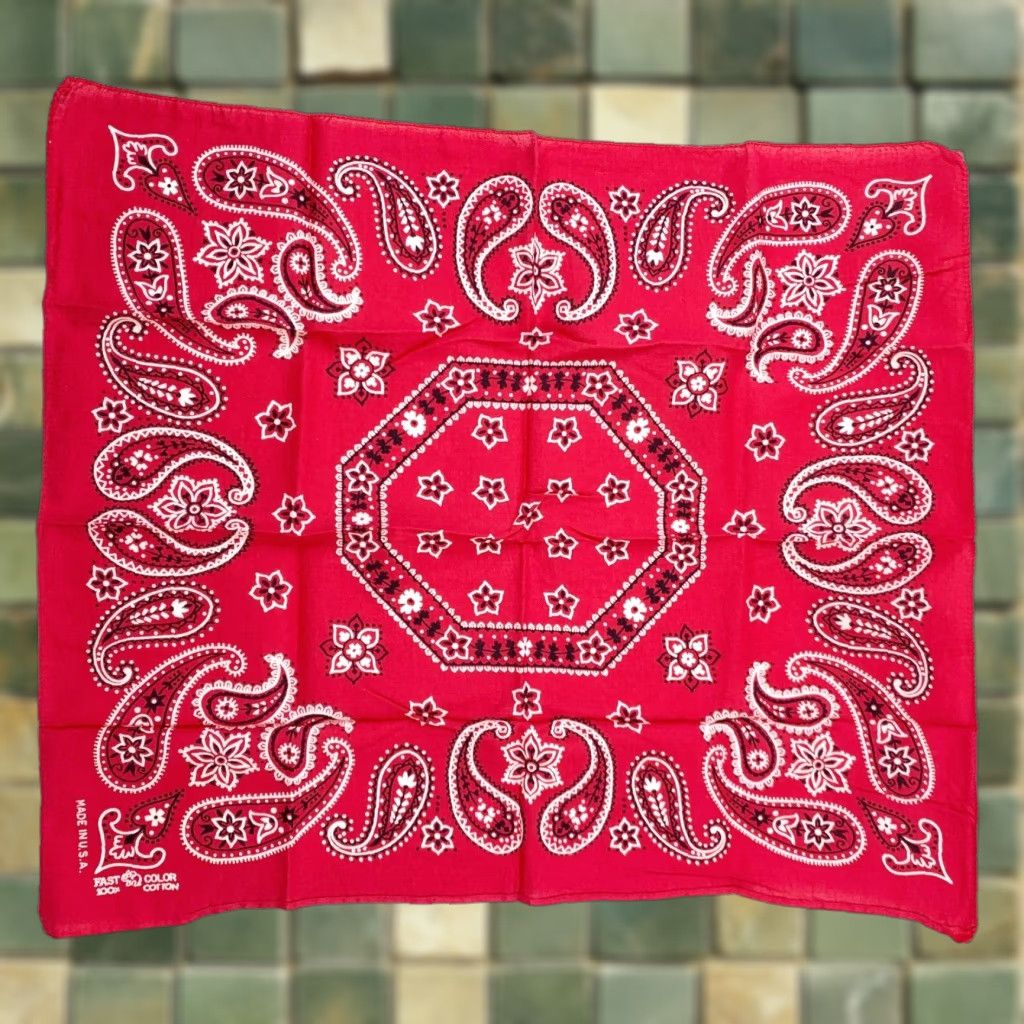 Vintage VINTAGE Bandana 100% Cotton Red Paisley 22" x 19" Trunk Up USA Unbranded Unisex Shirt? Size ONE SIZE - 1 Thumbnail