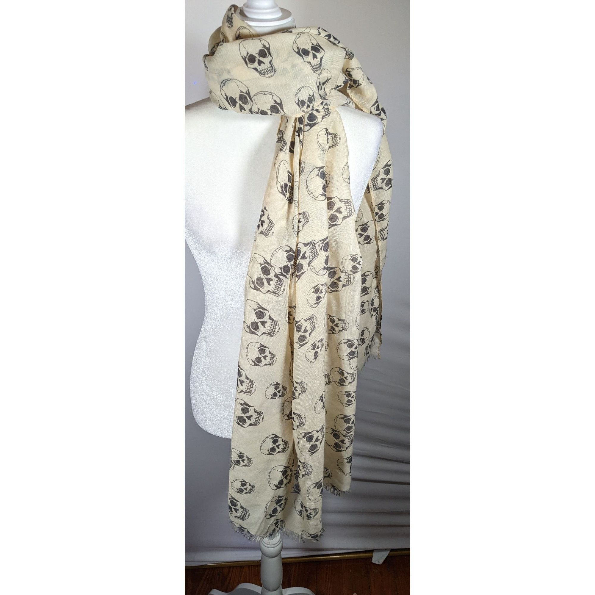 Other Gothic Halloween Skull Print Cream And Black Scarf/Shawl/Wra Size ONE SIZE - 5 Thumbnail