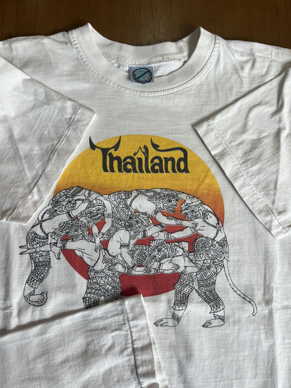 Arts & Science Vintage THAILAND Artwork Design 90’s Tshirt Size US M / EU 48-50 / 2 - 6 Thumbnail