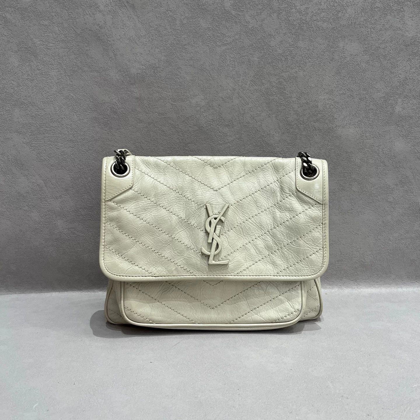 Saint Laurent Paris Pre-loved Bag Very good condition Size ONE SIZE - 1 Thumbnail
