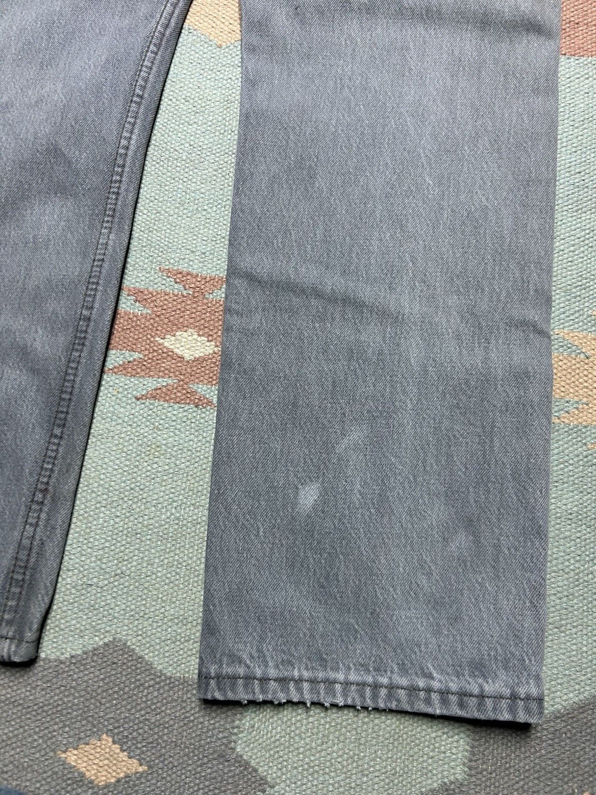 Vintage Vintage 80s Levi’s 501 jeans gray faded black made USA 31x30 Size US 31 - 2 Thumbnail