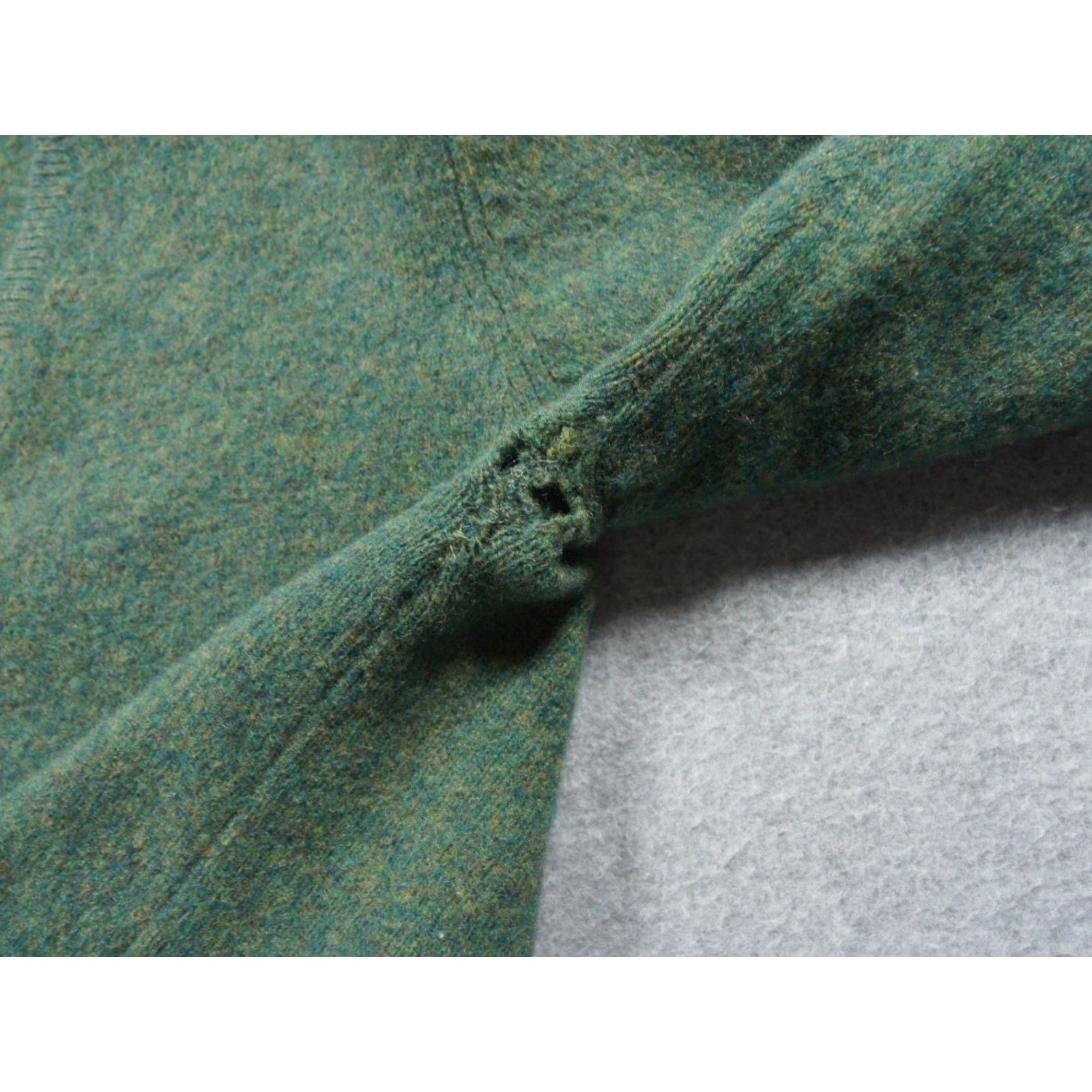 Vintage VINTAGE Brent Sweater Womens Medium Green Vneck Knit Wool Montgomery FLAWS Size M / US 6-8 / IT 42-44 - 6 Thumbnail