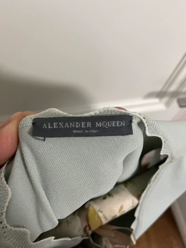 Alexander McQueen Alexander McQUEEN Sewn edge hollow out short sleeved dress Size S / US 4 / IT 40 - 4 Thumbnail