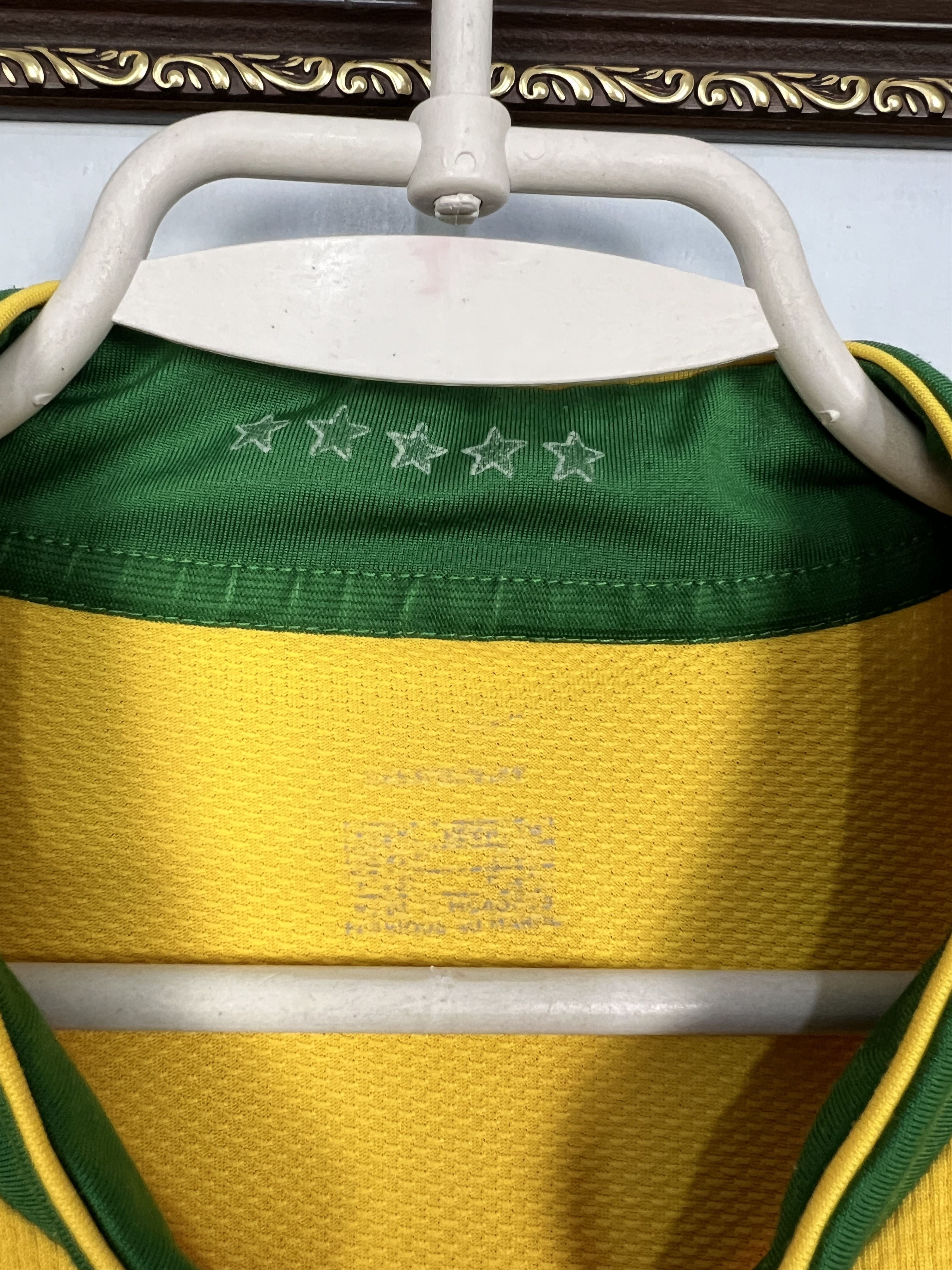 Nike Brazil Home football shirt 2006 Soccer Nike Jersey Mens Size US M / EU 48-50 / 2 - 7 Thumbnail