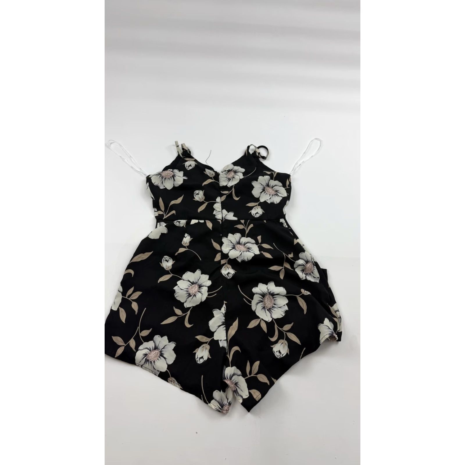 Lulus Lulus Romper Womens Small Black Floral Wrap Front Skort Spaghetti Strap V Neck Size 28" / US 6 / IT 42 - 7 Thumbnail