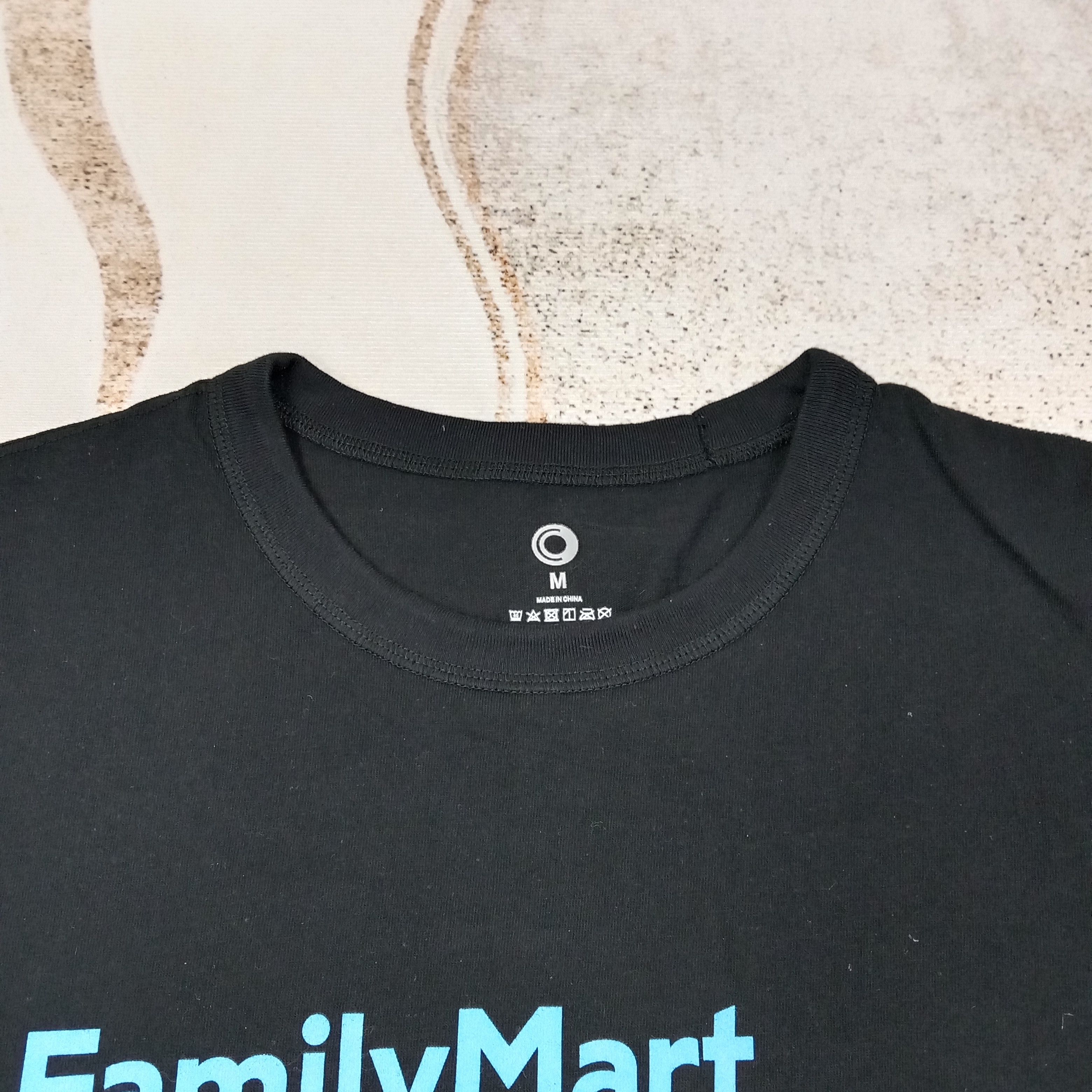 Japanese Brand Family Mart 40th Anniversary Tshirt C259N58 Size US M / EU 48-50 / 2 - 3 Thumbnail
