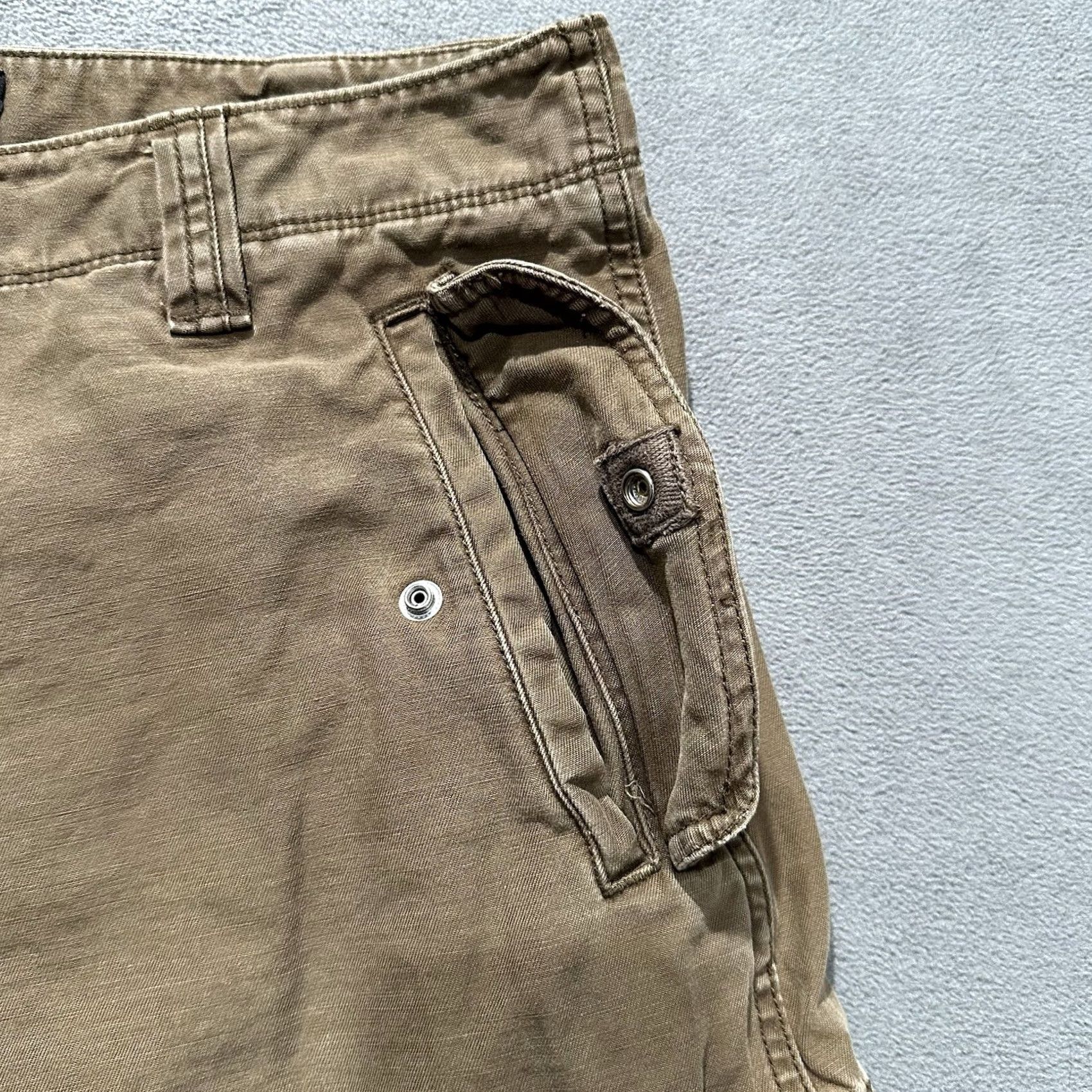 Old Navy Old Navy Cargo Shorts Mens 34 Brown Utility Twill Military Outdoor GUC Size US 34 / EU 50 - 6 Thumbnail