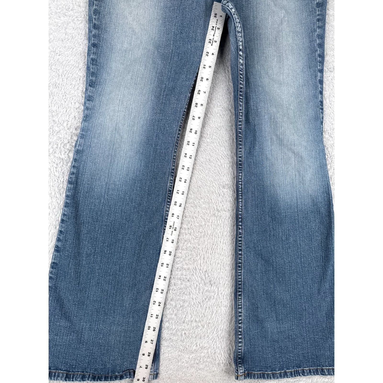 Vintage Arizona Jeans Co Juniors 17 Blue Denim Flared Mid Rise 34x30 Cotton Blend Jeans Womens Rock Distressed Pockets 5-Pocket Design Regular 30 in Inseam Size 38" / US 16 / IT 52 - 7 Thumbnail