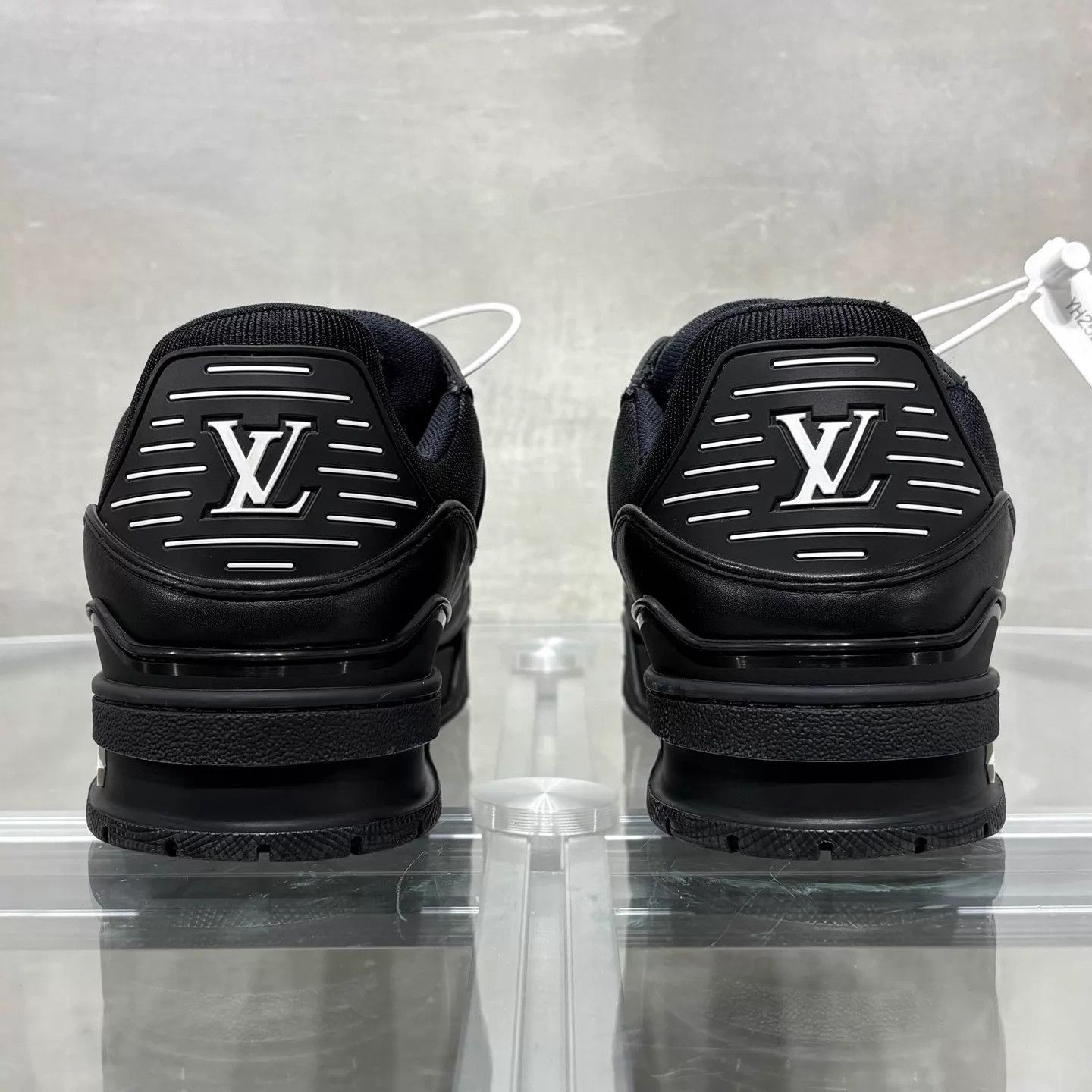 Louis Vuitton LV Trainer Black UK7 (41) YH25283 Size US 8 / EU 41 - 6 Thumbnail