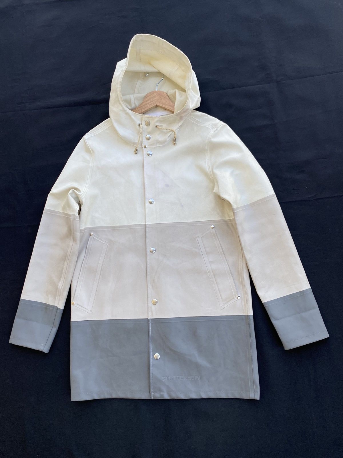Stutterheim Rare Stutterheim Stockholm raincoat three-shade color scheme Size US M / EU 48-50 / 2 - 3 Thumbnail