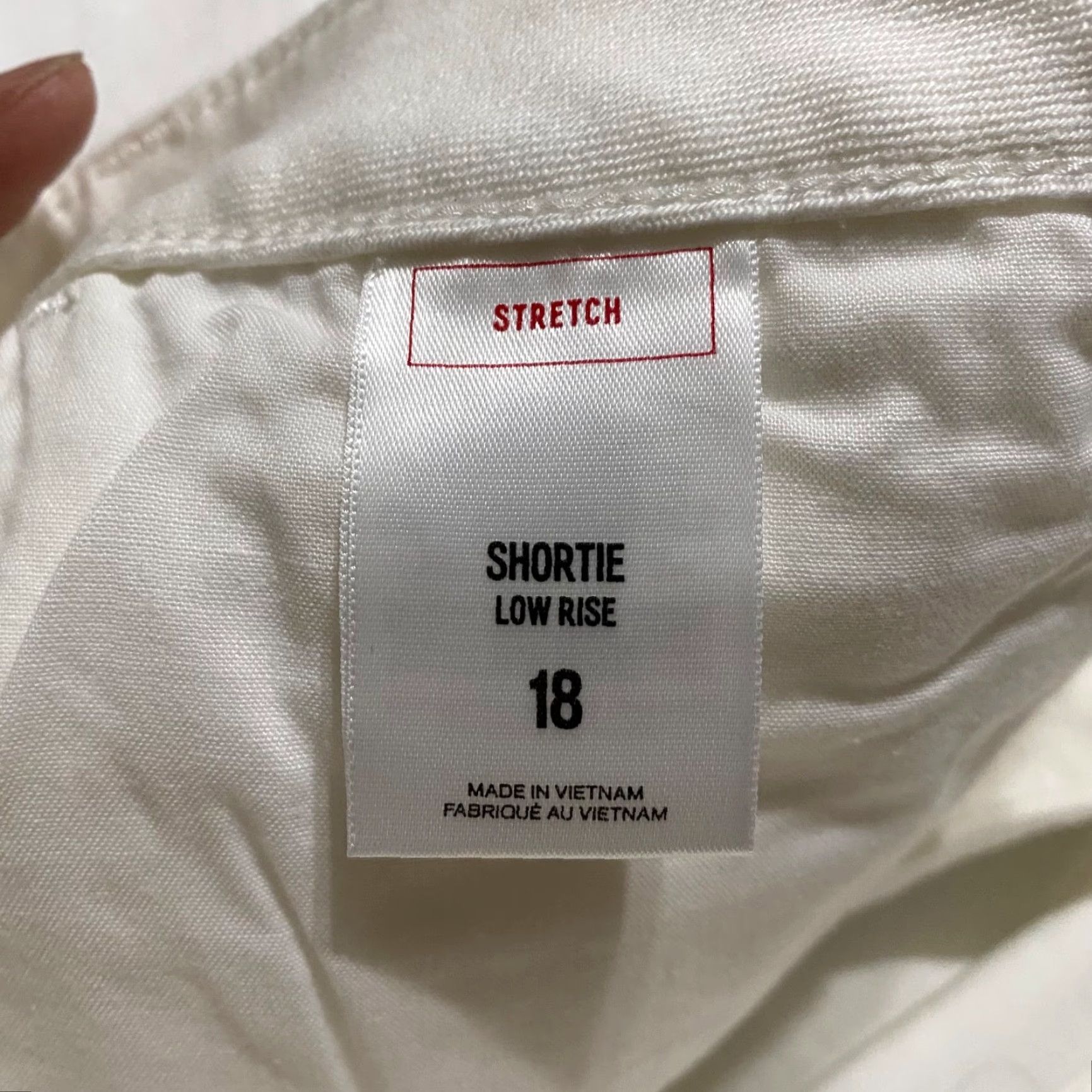 Express Express Womens 18 Plus Jean Shorts White Denim Light Wash Inseam 2" Cut Off NWT Express Size 40" / US 18 - 4 Thumbnail
