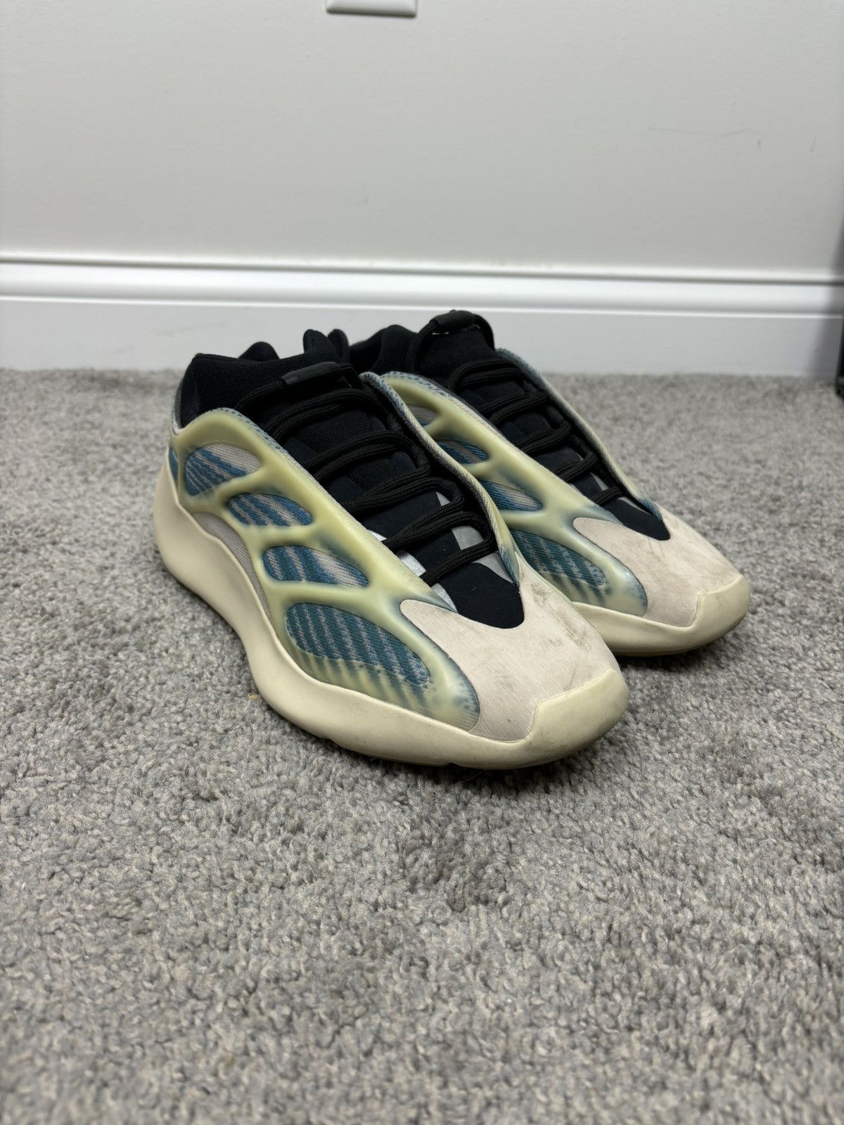 Adidas Adidas yeezy 700 v3 kyanite Size US 8 / EU 41 - 13 Thumbnail