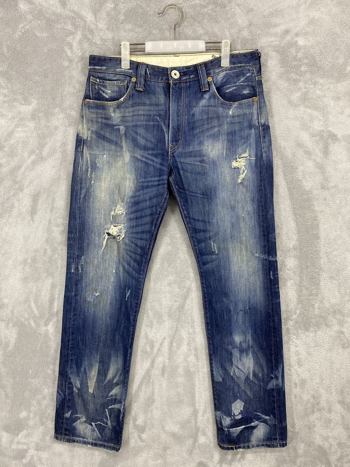 ⚡️Levi’s 505 Slim Straight Distressed Denim