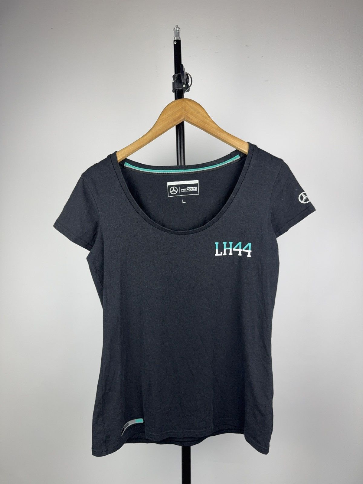 Mercedes-Benz Rare Racing 00s Mercedes LH44 Hamilton Petronas AMG t shirt Size L / US 10 / IT 46 - 1 Thumbnail
