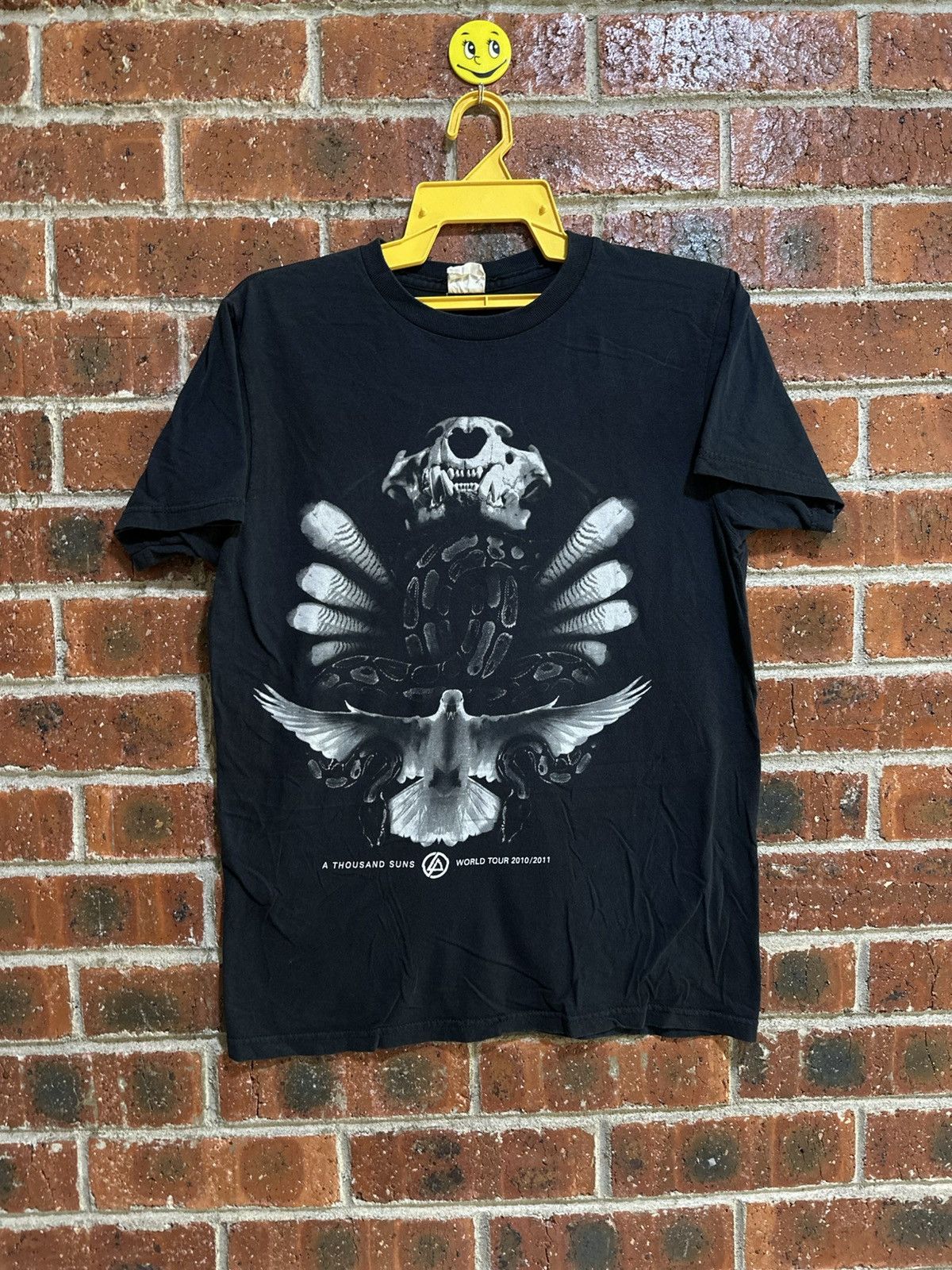 Band Tees Vintage Linkin Park A Thousand Suns: World Tour Faded Tee Size US M / EU 48-50 / 2 - 1 Thumbnail