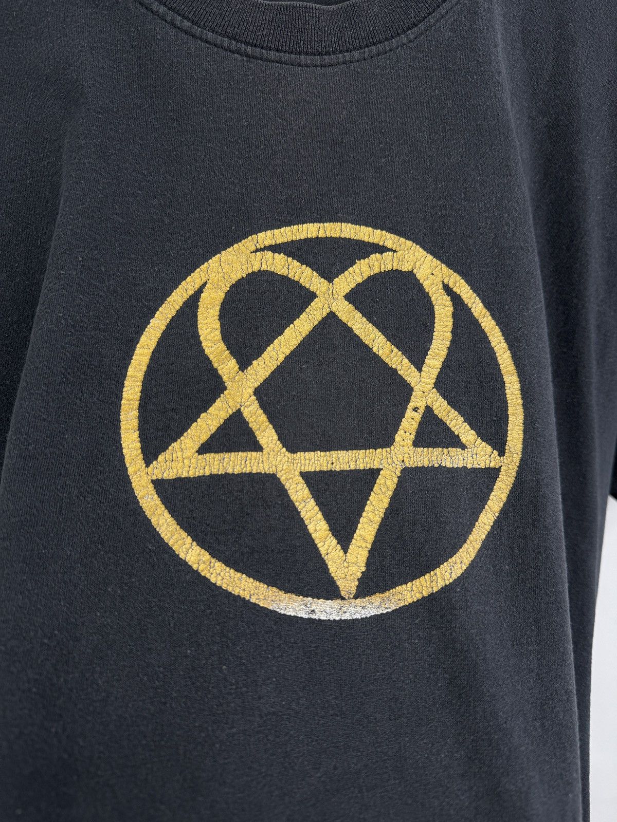 Band Tees Vintage 90s HIM Heartagram T-Shirt Band Metal Rare Retro Y2K Size US M / EU 48-50 / 2 - 6 Thumbnail