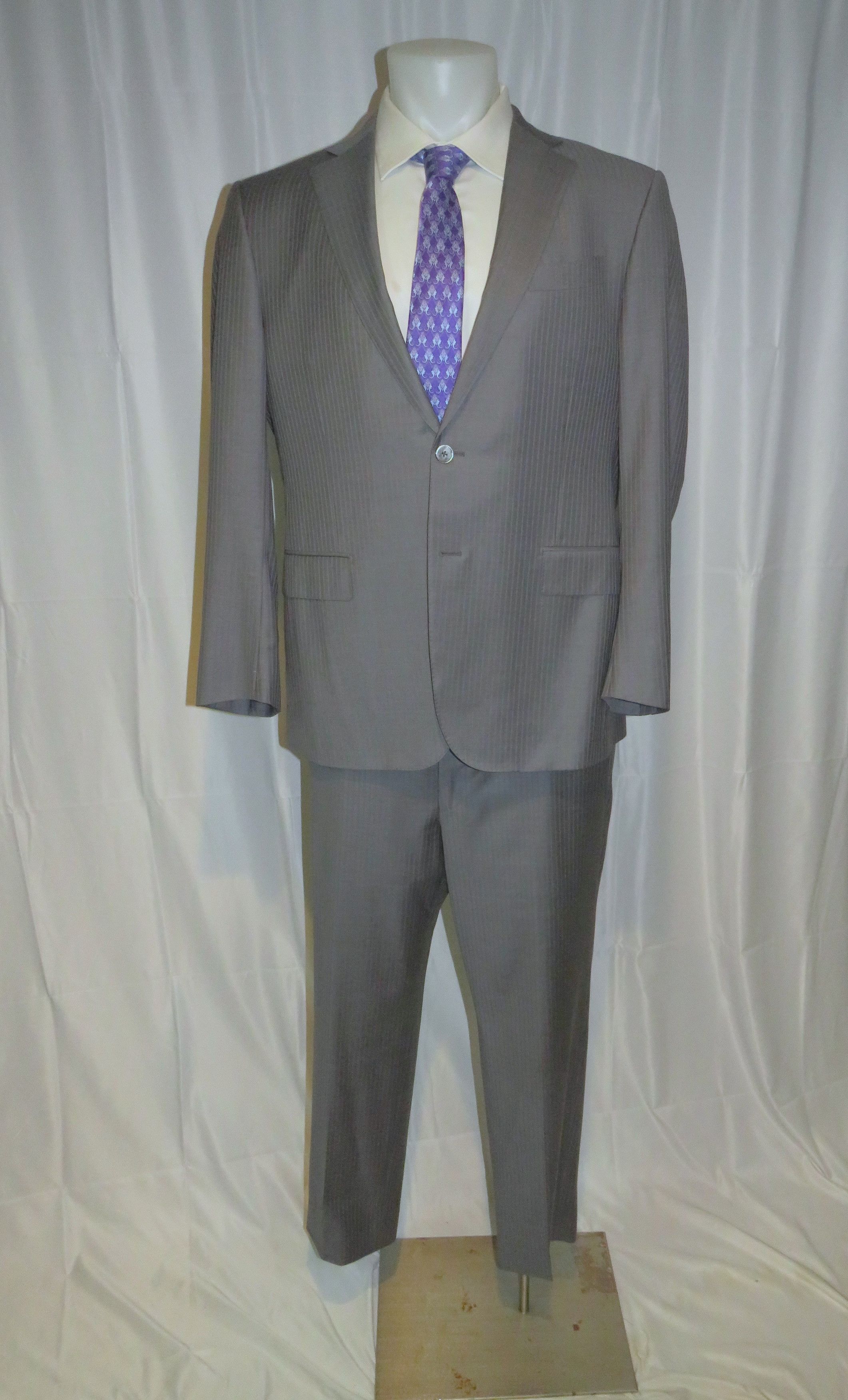 Ermenegildo Zegna Su Misura Trofeo Gray Stripe Current Two Button Suit 44R Size 44R - 1 Thumbnail