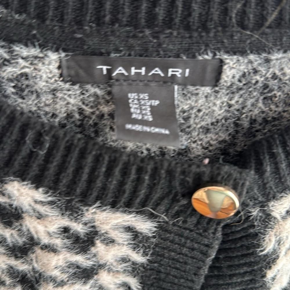 Elie Tahari Tahari houndstooth sweater with gold buttons Size XS / US 0-2 / IT 36-38 - 2 Thumbnail