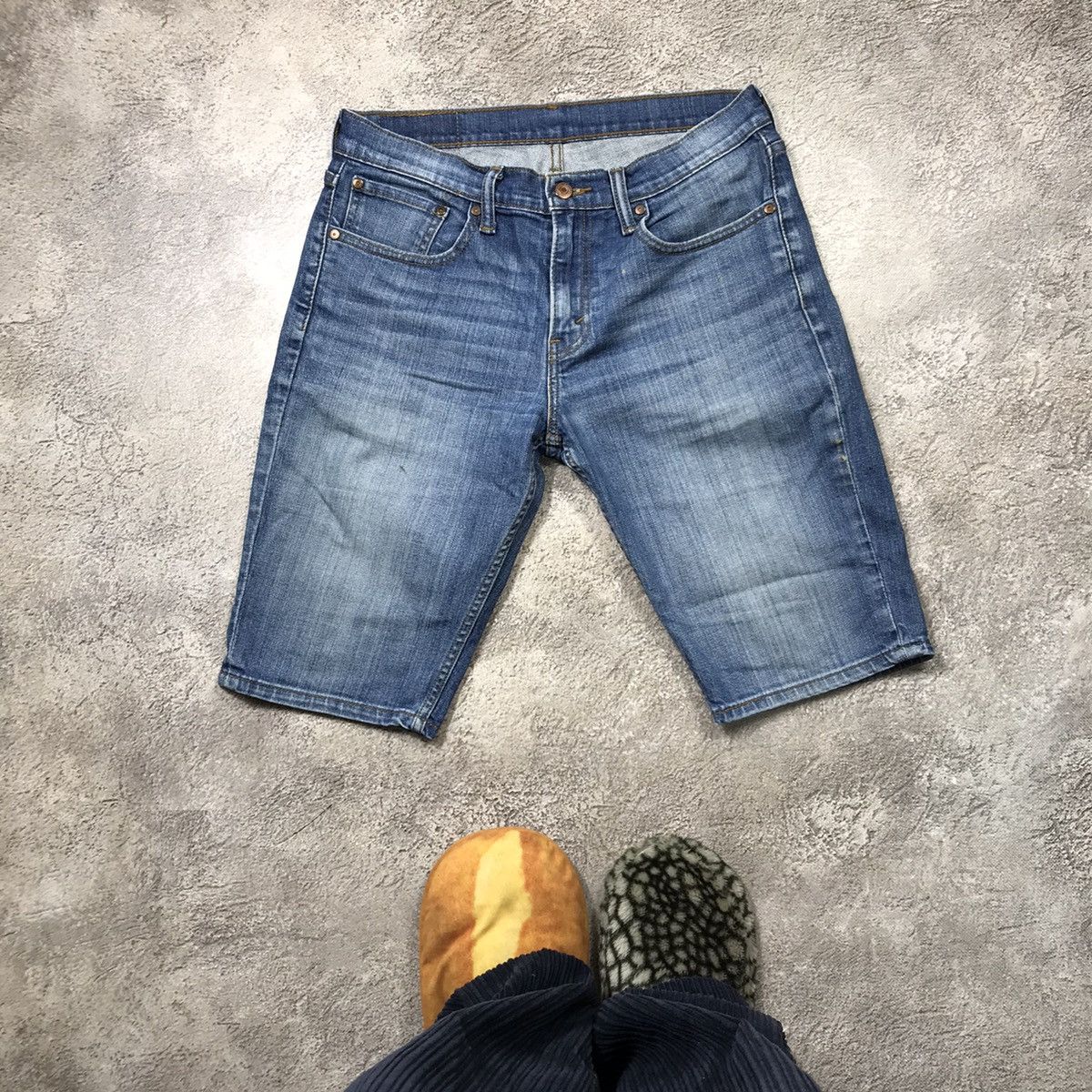 Vintage Vintage Levis Sun Faded Denim Shorts Y2K Streetwear Logo 31 Size US 31 - 3 Thumbnail