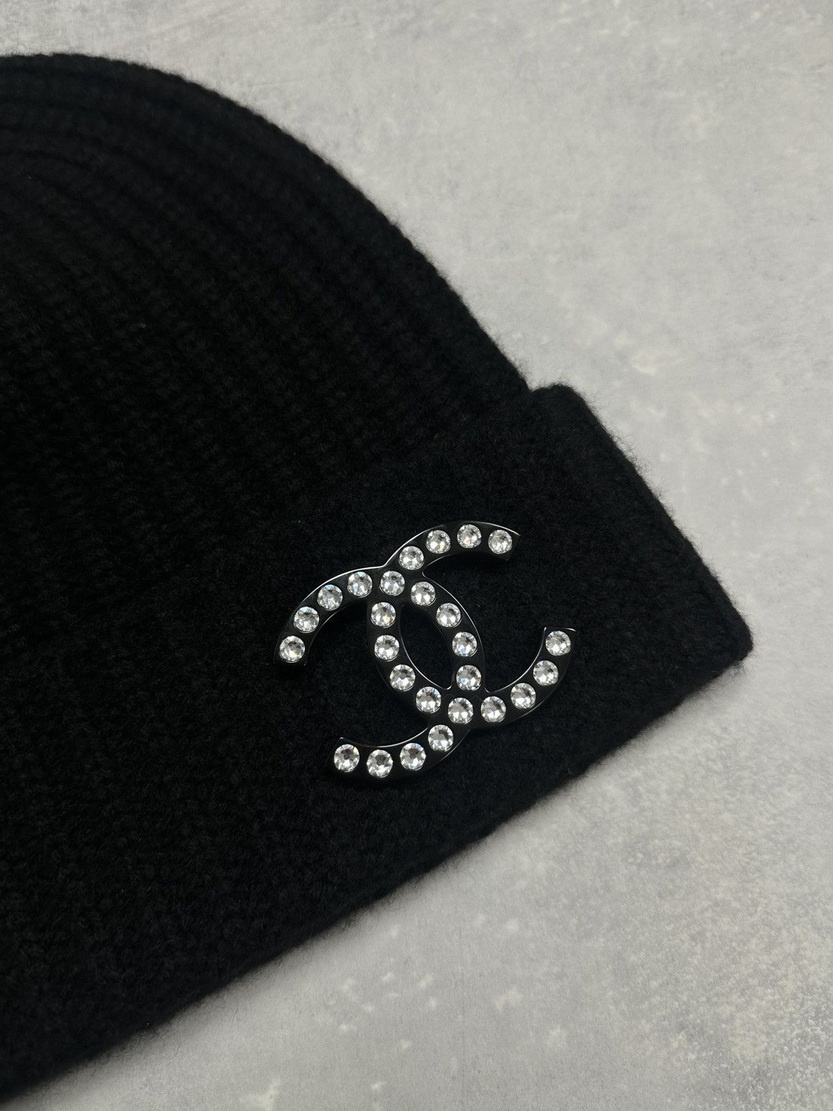 Chanel Chanel Removable Rhinestone CC Logo Cashmere Beanie Black Size ONE SIZE - 4 Thumbnail