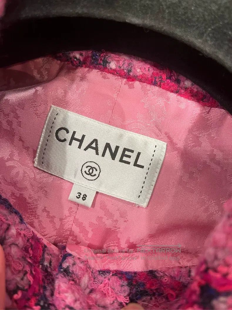 Chanel 24K rose red stitching pink plaid lion relief diamo