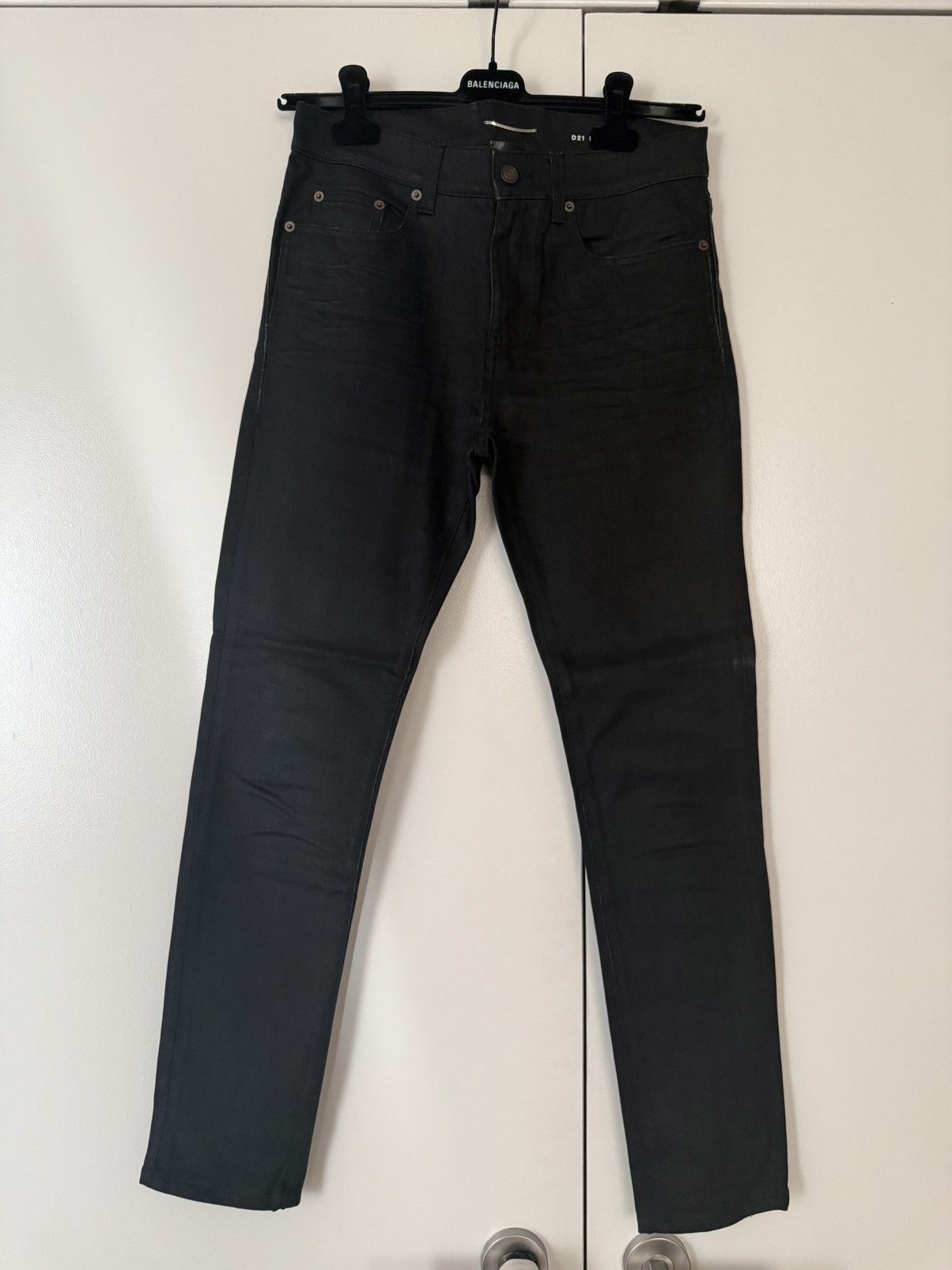 Saint Laurent Paris Saint Laurent Paris Skinny Jeans in Black Denim Size US 29 - 1 Thumbnail
