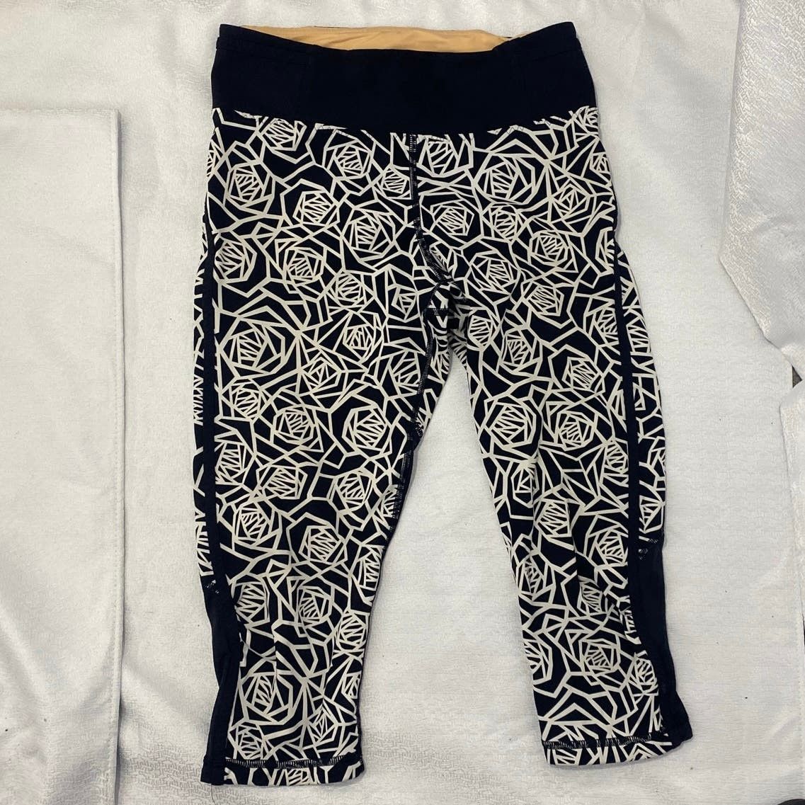 Lululemon Lululemon black white Real Quick Cropped Leggings women sz 6 Size 28" / US 6 / IT 42 - 3 Thumbnail