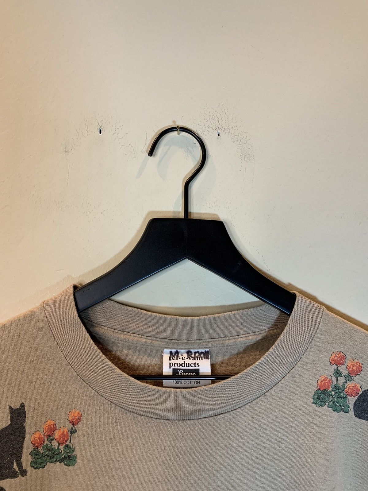 Vintage *RARE* Vintage 90s Cat Flowers Art AOP Single Stitch T-Shirt Size US L / EU 52-54 / 3 - 7 Thumbnail