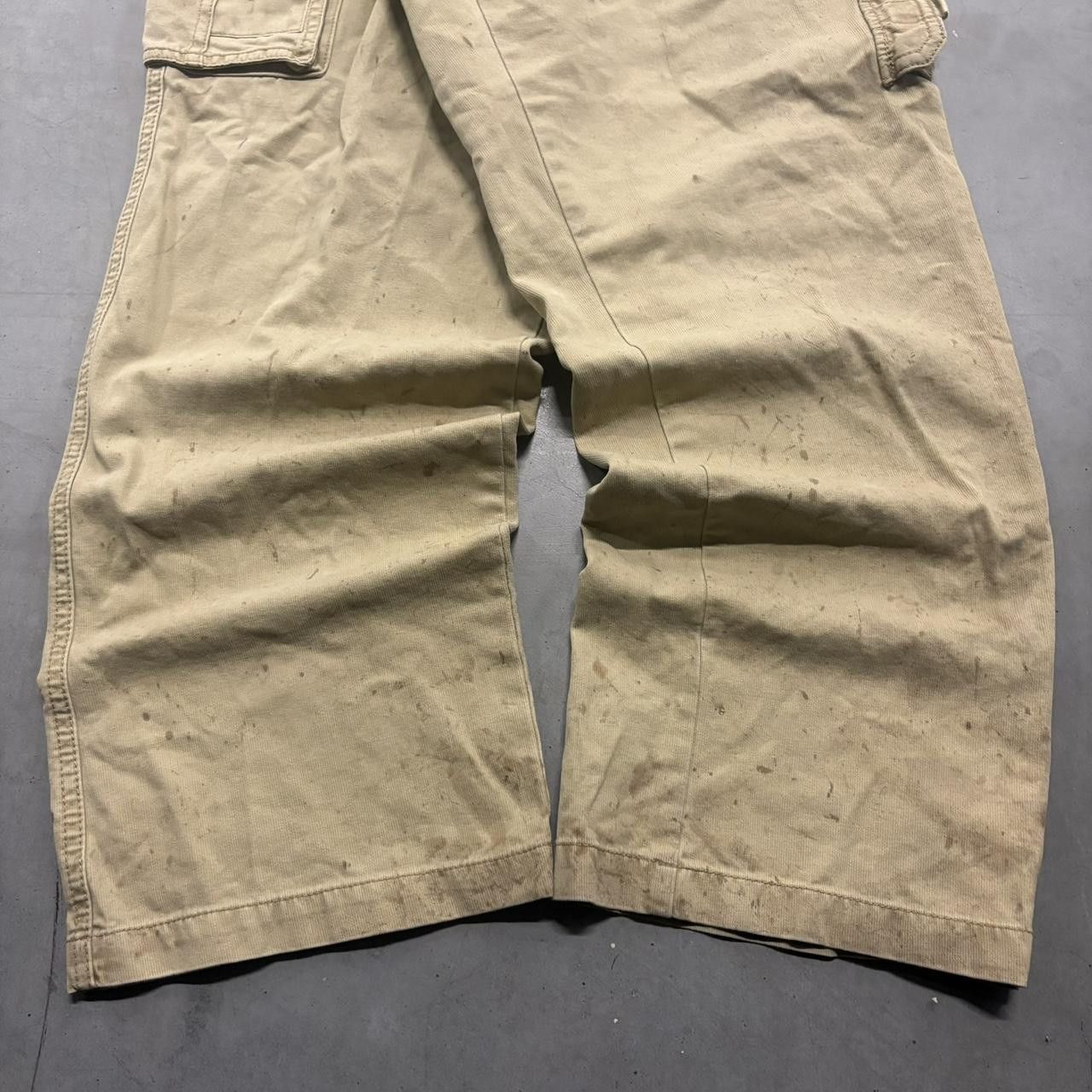 Vintage Crazy Vintage Y2K/2000s Baggy Khaki Cargo pants with minor staining! Size US 36 / EU 52 - 3 Thumbnail