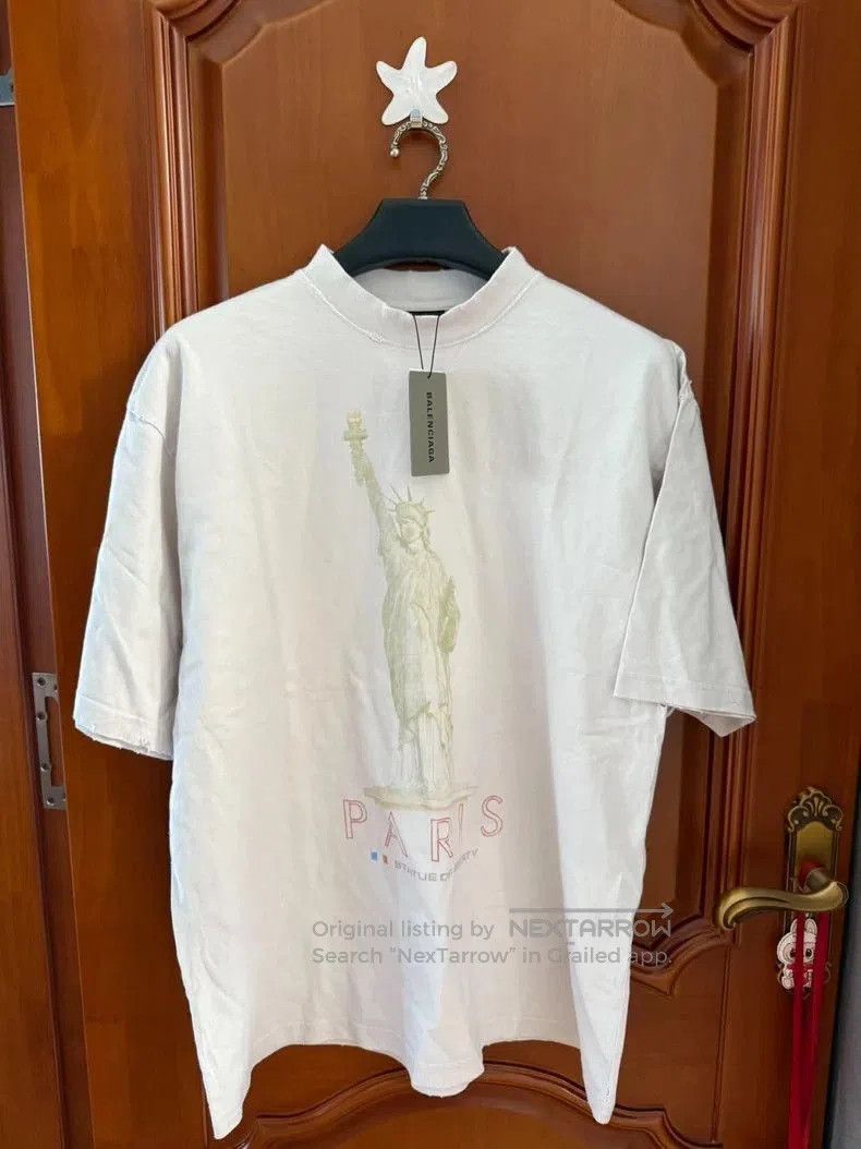 Balenciaga Balenciaga Statue of Liberty White Tee L. Size US L / EU 52-54 / 3 - 1 Thumbnail