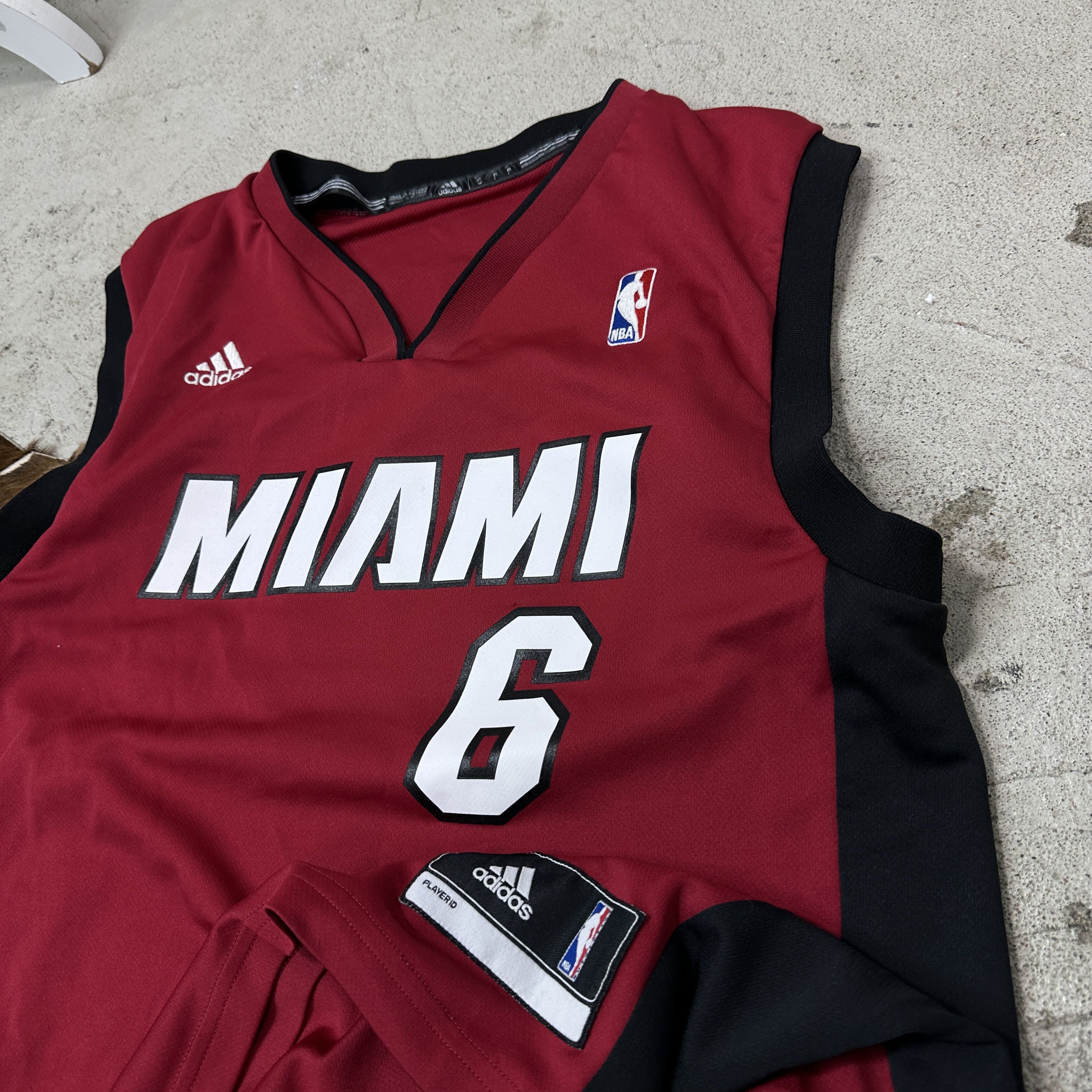 NBA Vintage Sporty NBA Miami Heats Lebron James Jersey Y2K Size US S / EU 44-46 / 1 - 2 Thumbnail